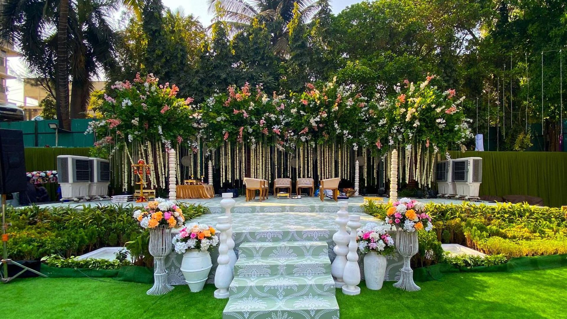 Hotel Club Emerald Mumbai