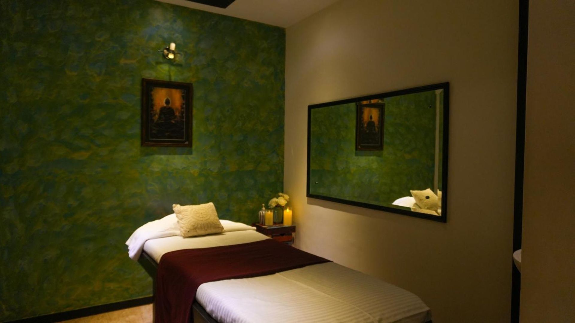 Hotel Club Emerald Mumbai
