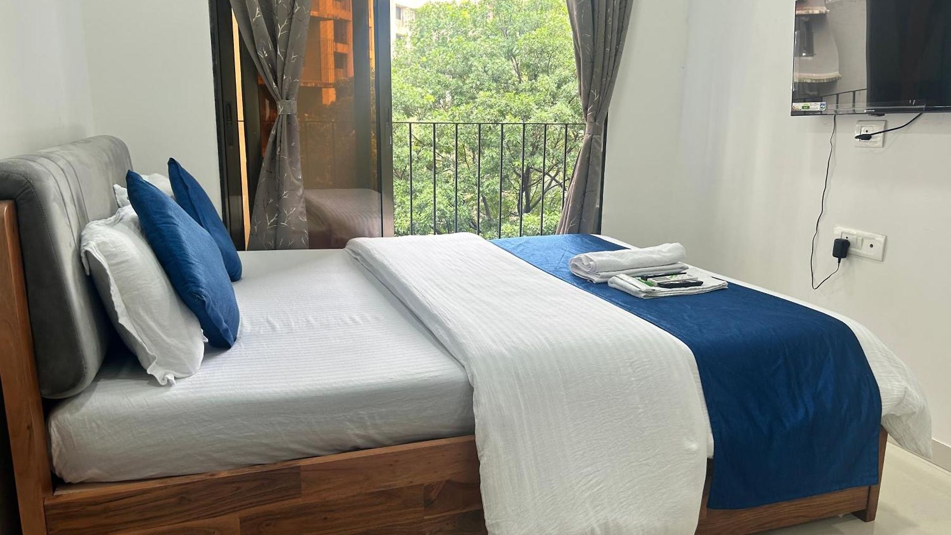 Zenith Homes - Elite , Near Chhatrapati Shivaji Maharaj International Airport 3*