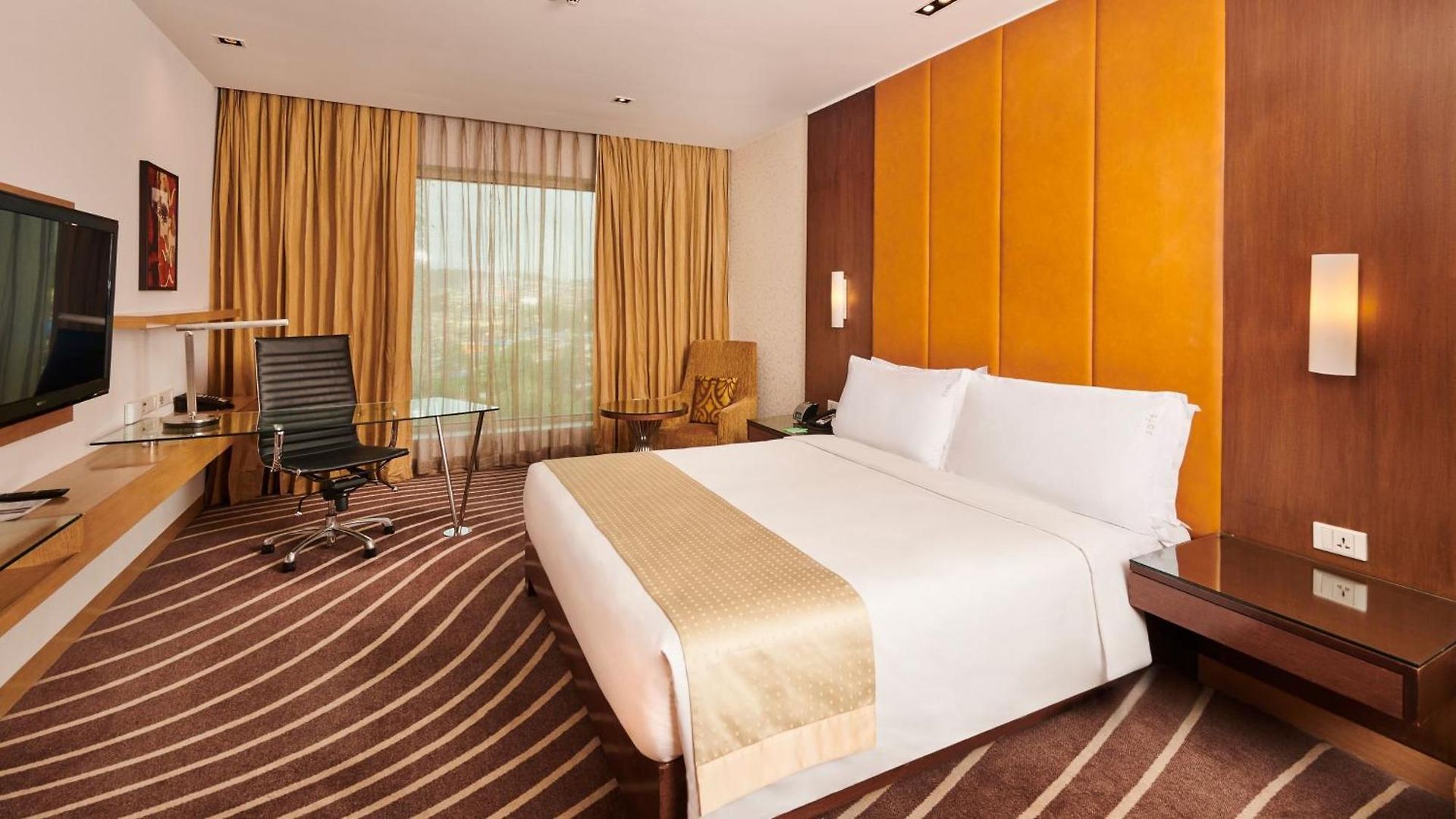 International Airport By Ihg 5*