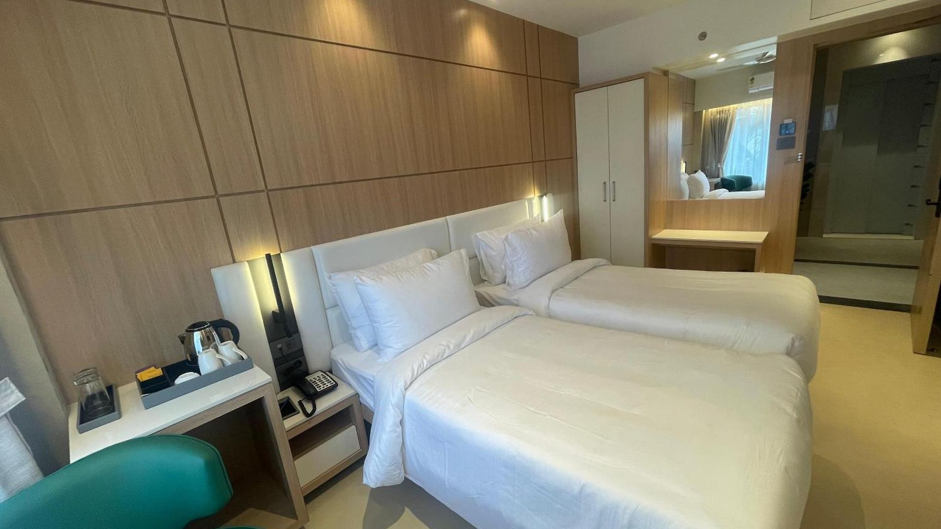 Galaxy Beacon Hotel, Santacruz ,mumbai Hotel