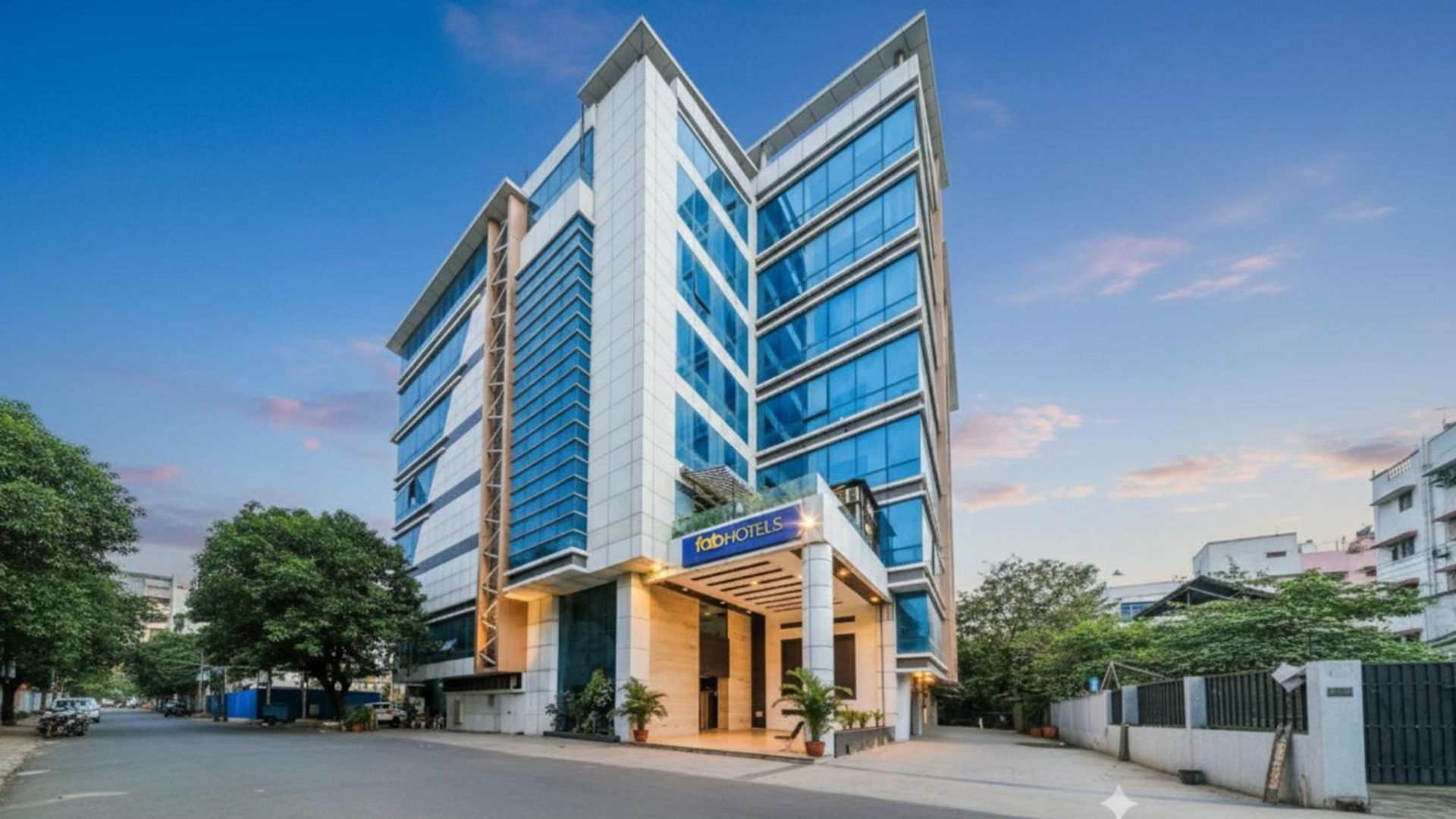 Fabhotel Aksa International Hotel