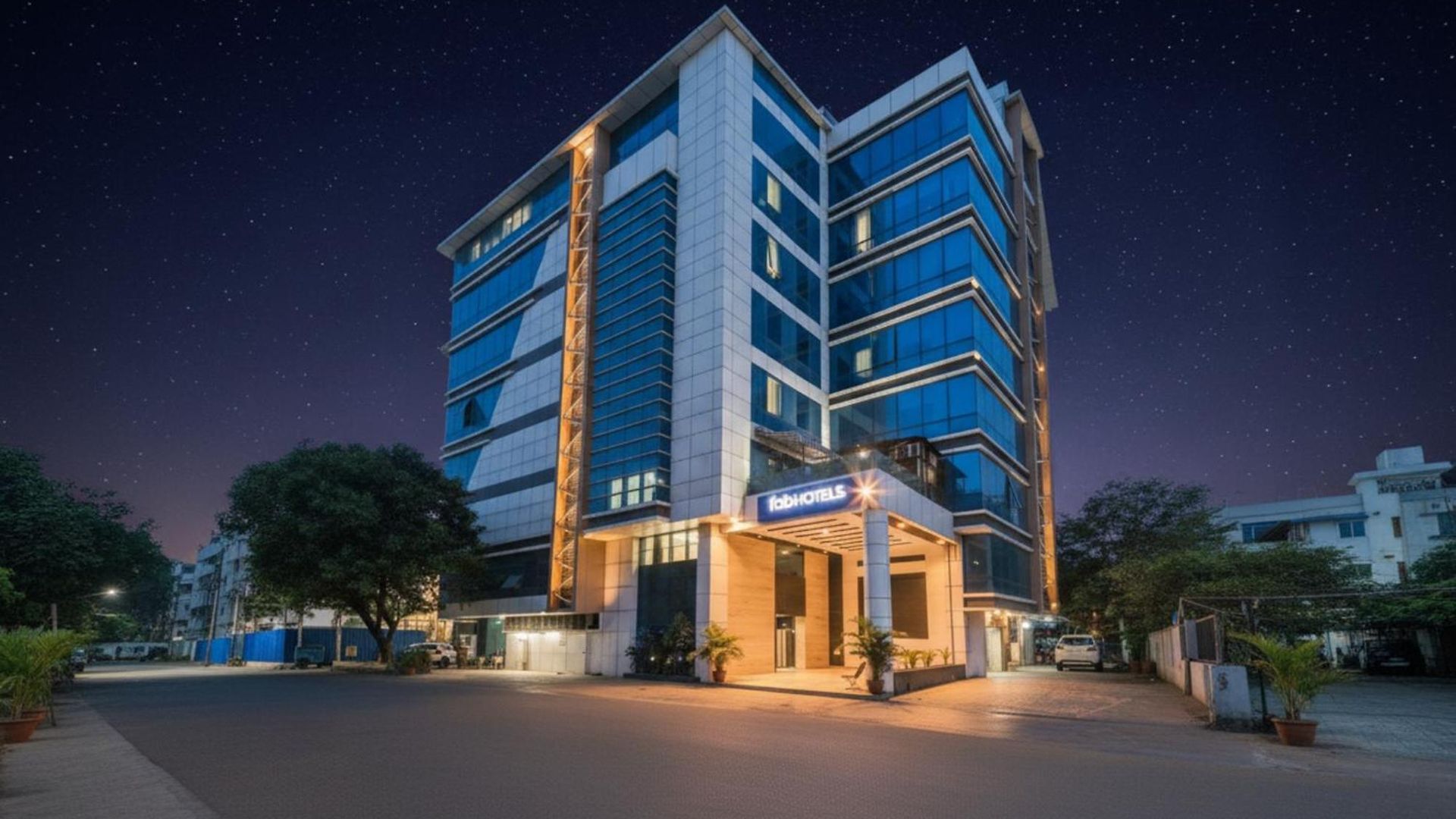 Fabhotel Aksa International 3*