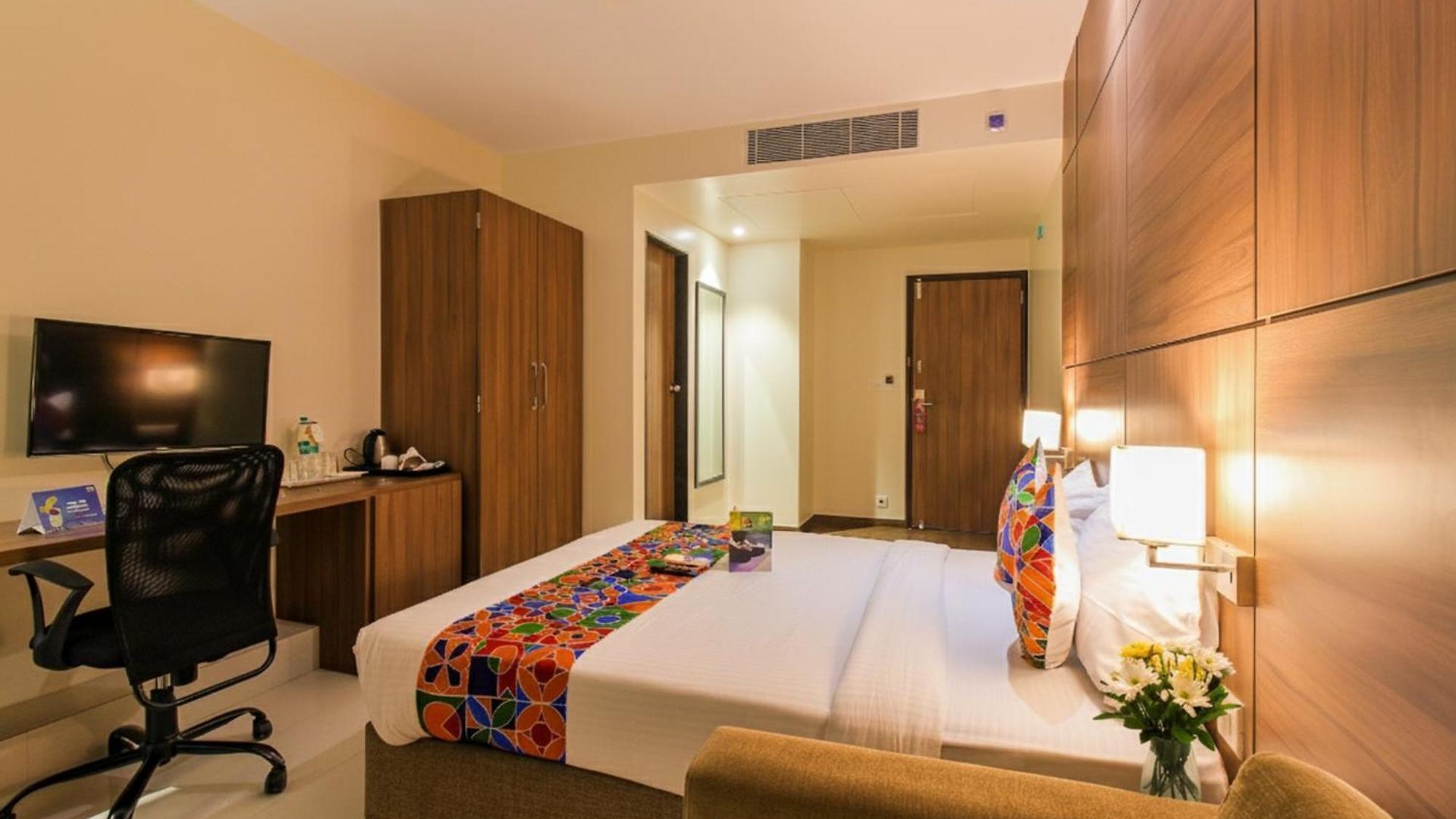 Fabhotel Rk International - Nr International Airport Hotel