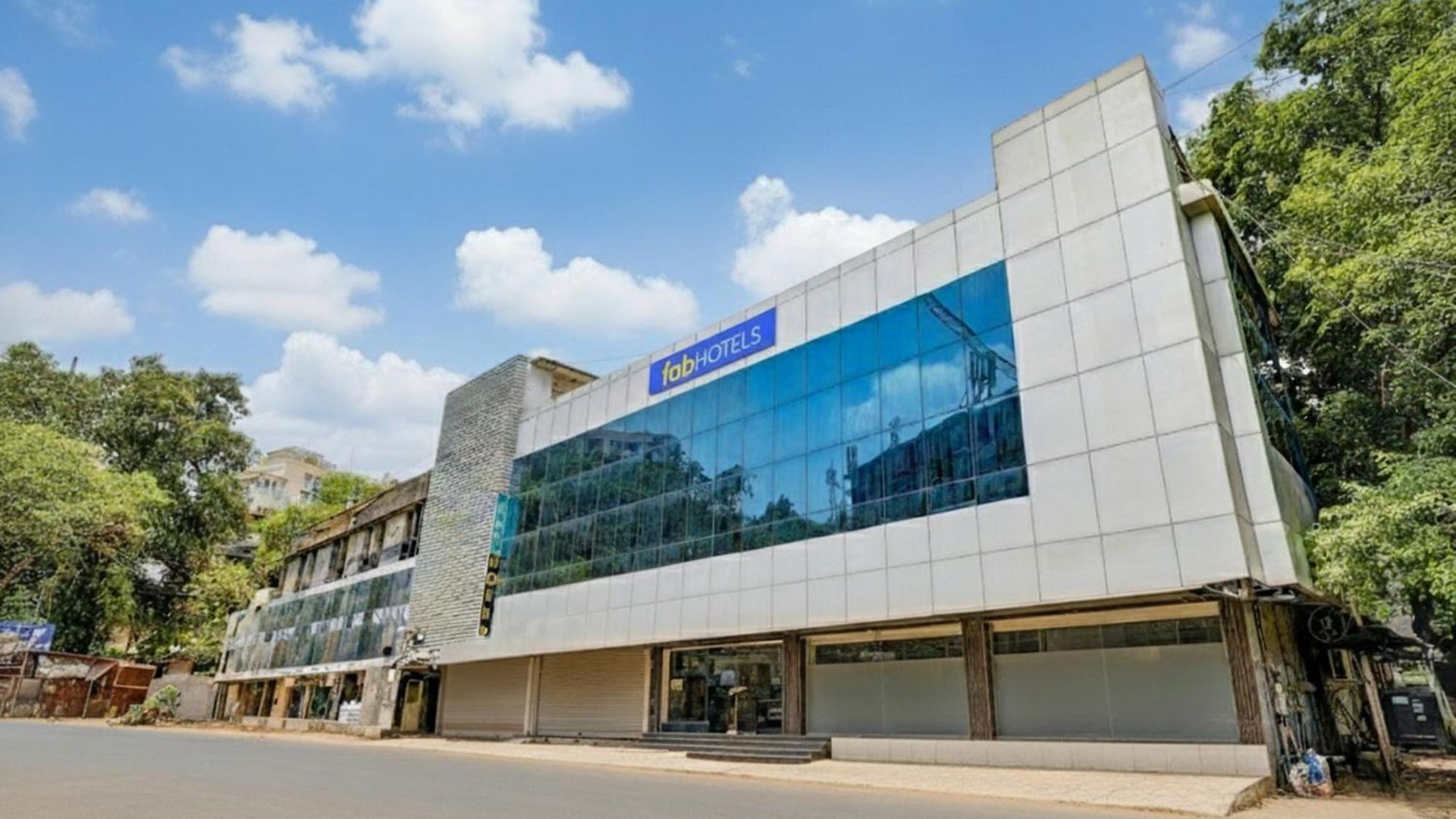 Fabhotel Veera Residency - Nr Airport