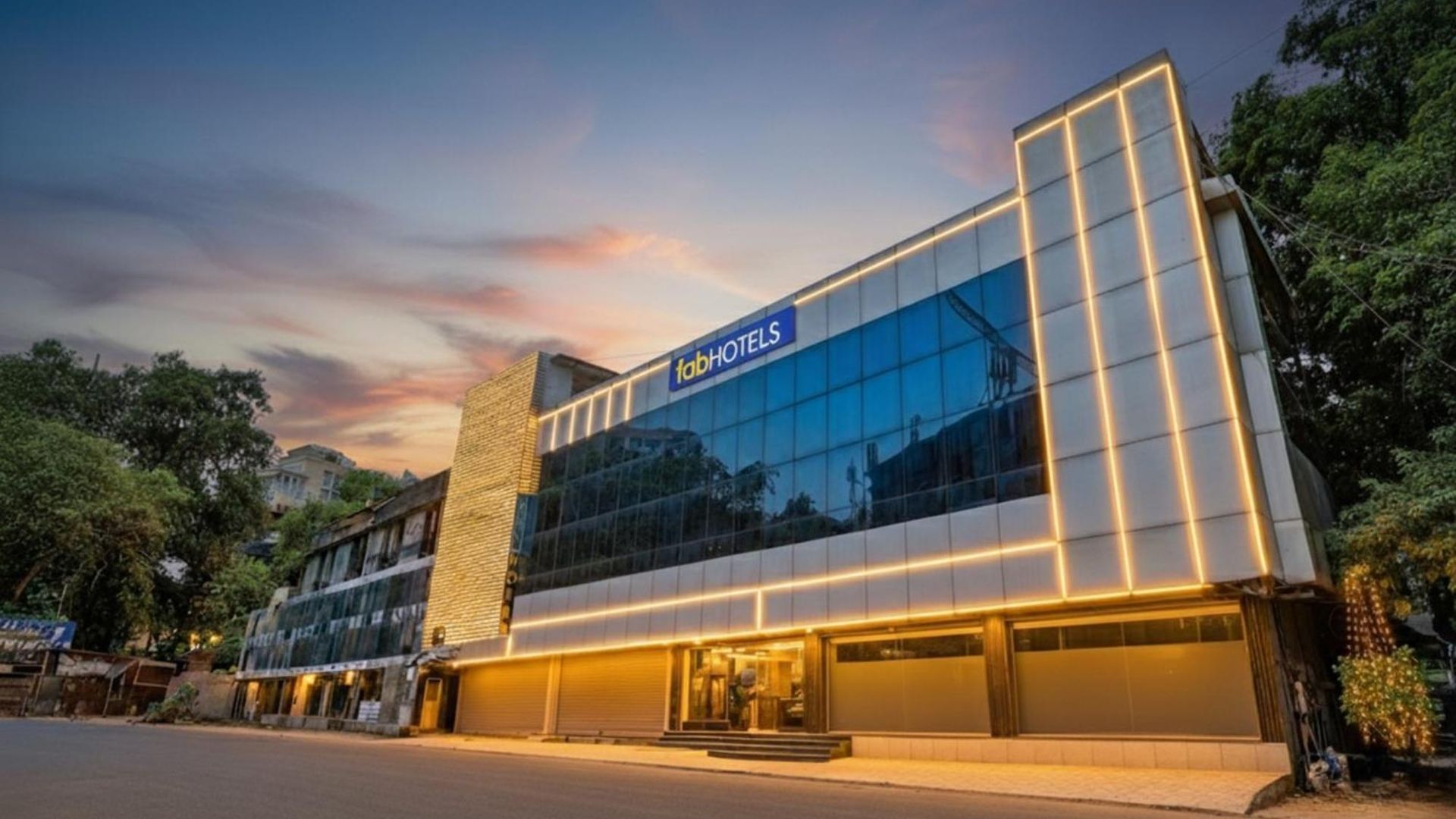 Fabhotel Veera Residency - Nr Airport Hotel