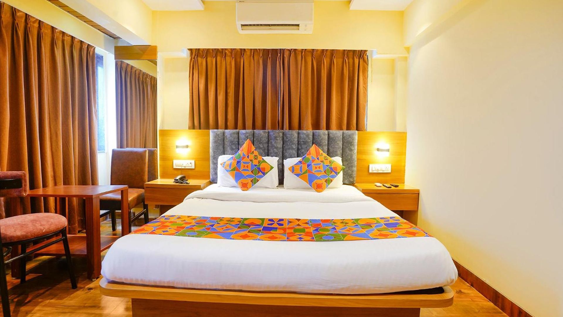 Fabhotel Ratna Mahal Hotel
