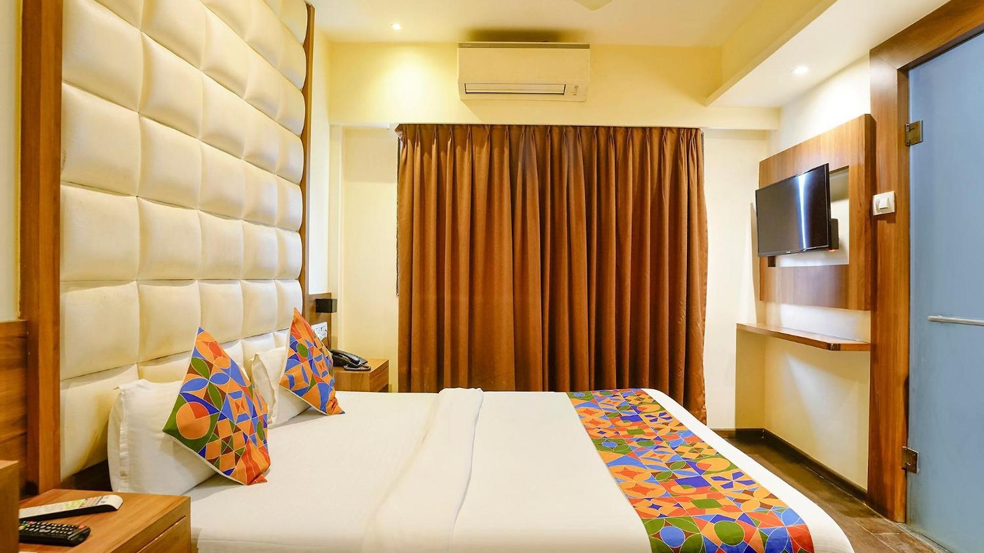 Hotel Fabhotel Ratna Mahal