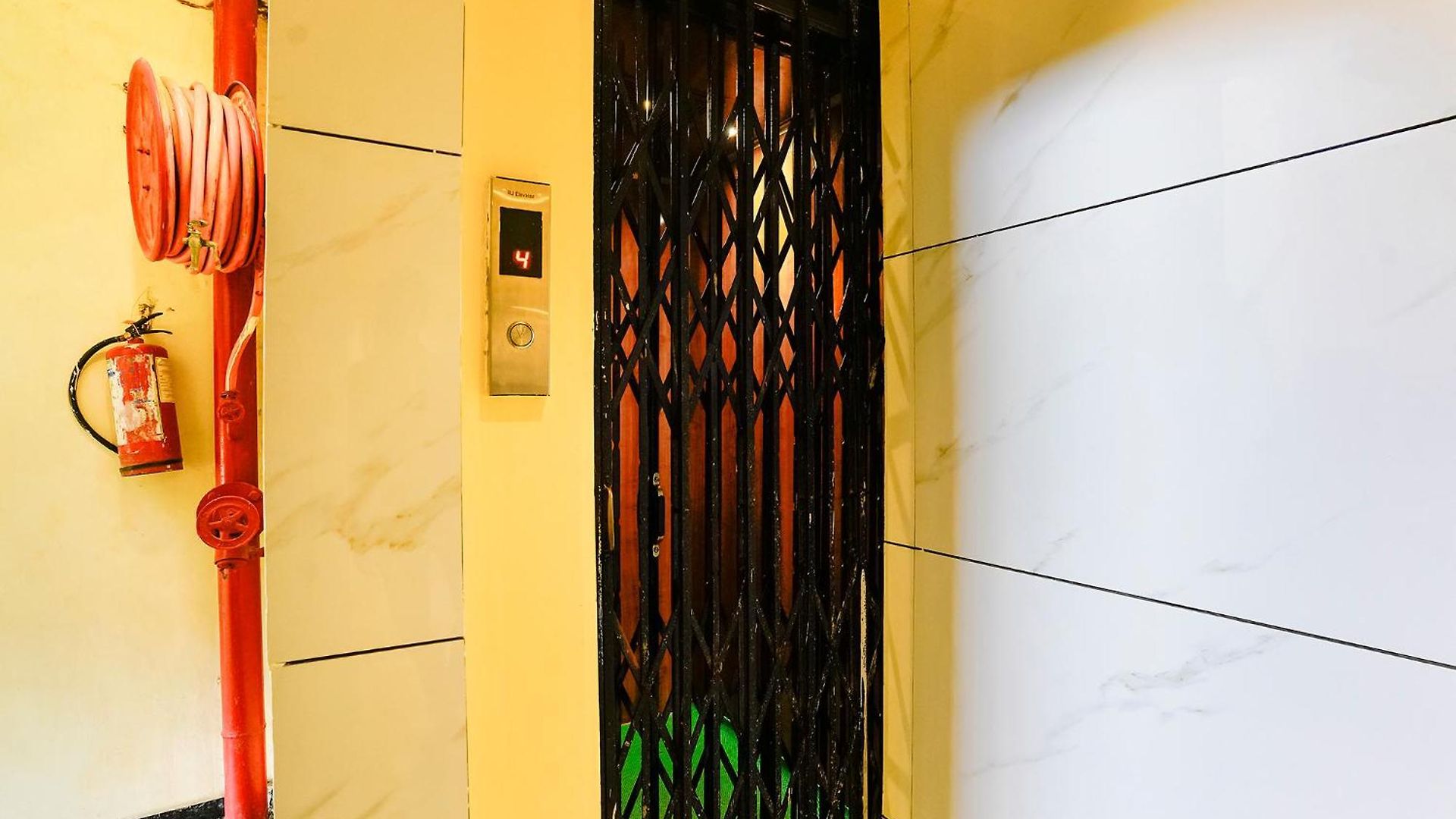 Hotel Fabhotel Ratna Mahal 3*