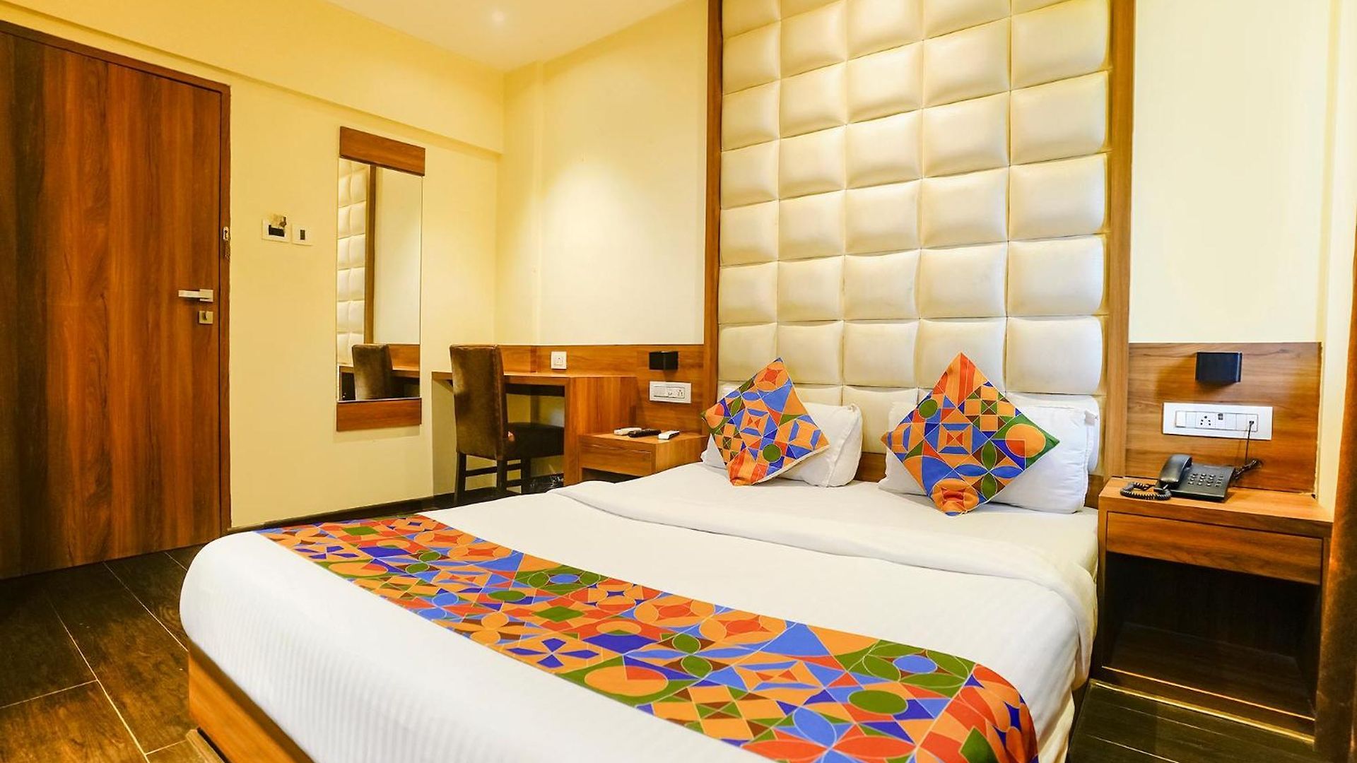 Fabhotel Ratna Mahal 3*