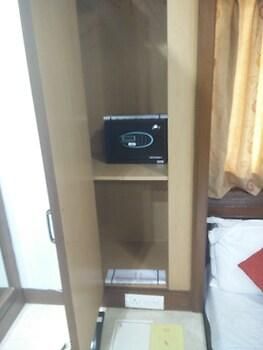 Hotel, Colaba - A Seafront 3* Mumbai