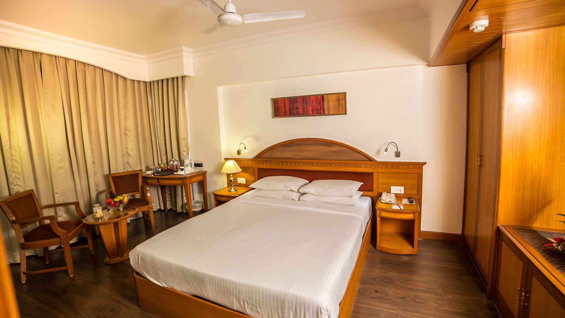 Hotel Fariyas , Colaba 4*