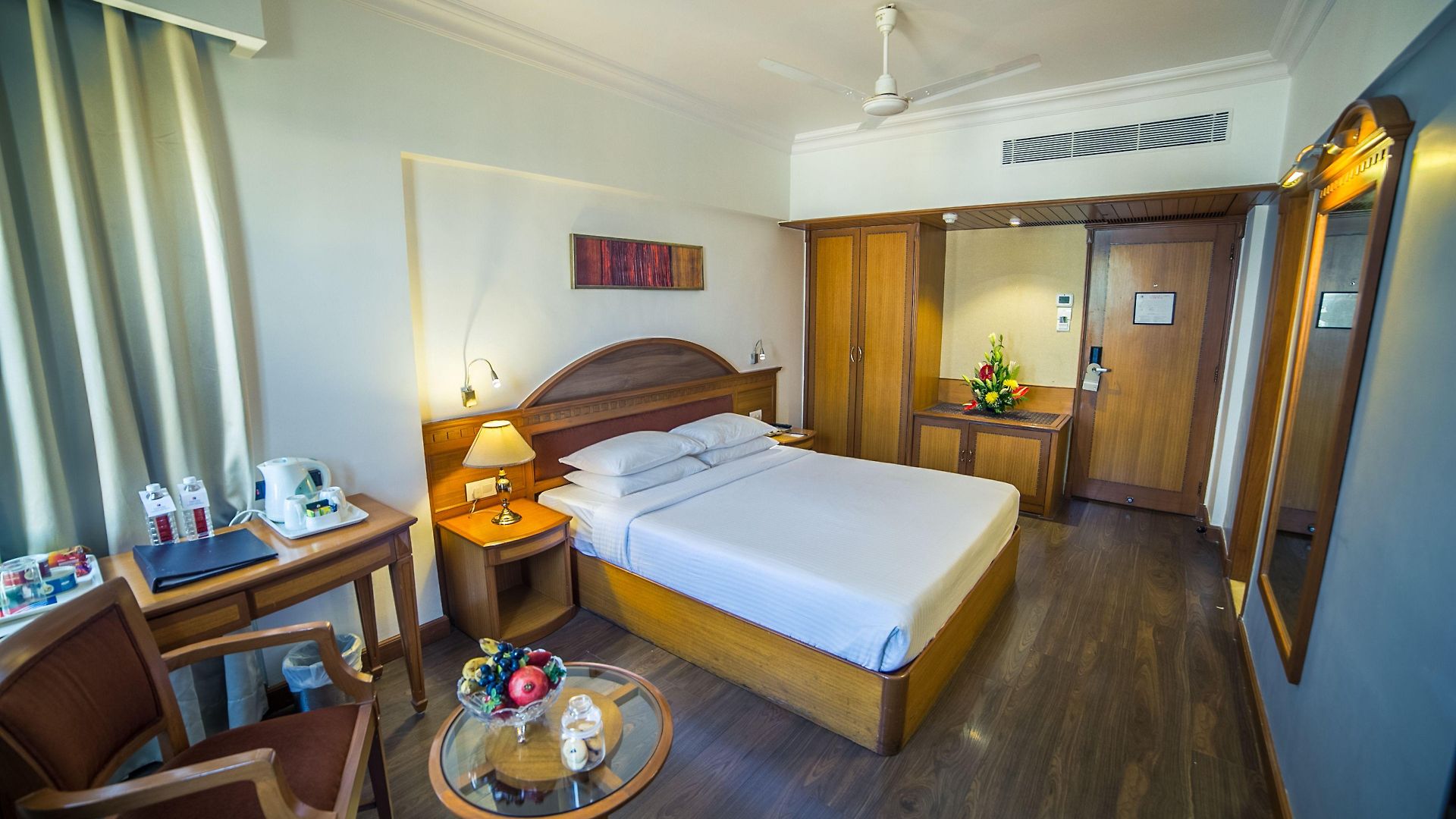 Fariyas , Colaba 4*