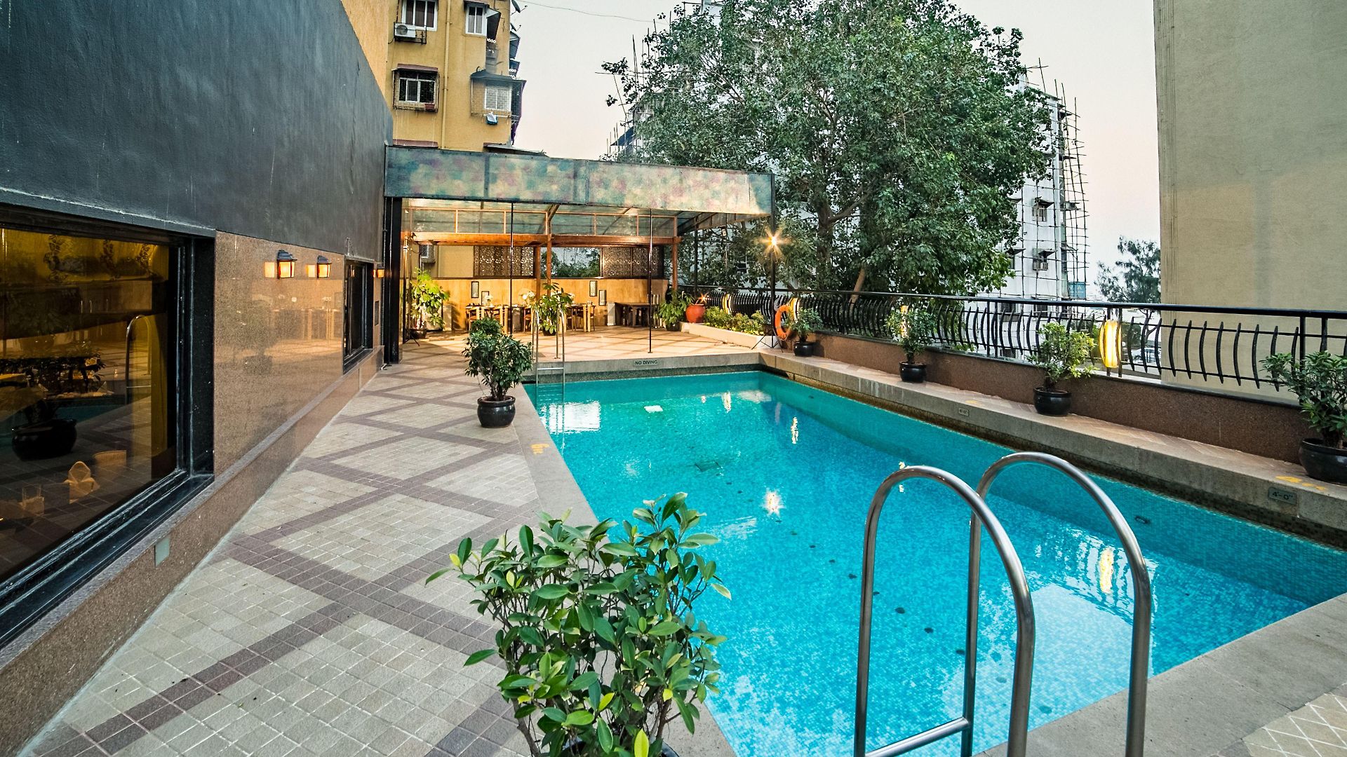 Fariyas , Colaba Hotel