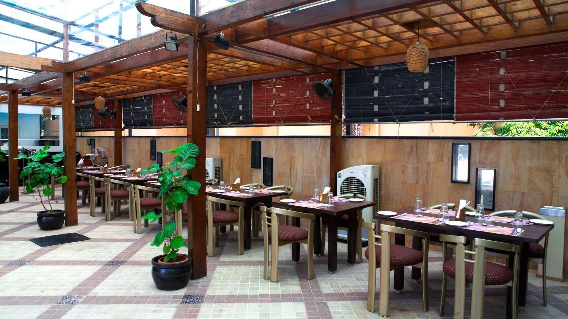 Fariyas , Colaba 4*