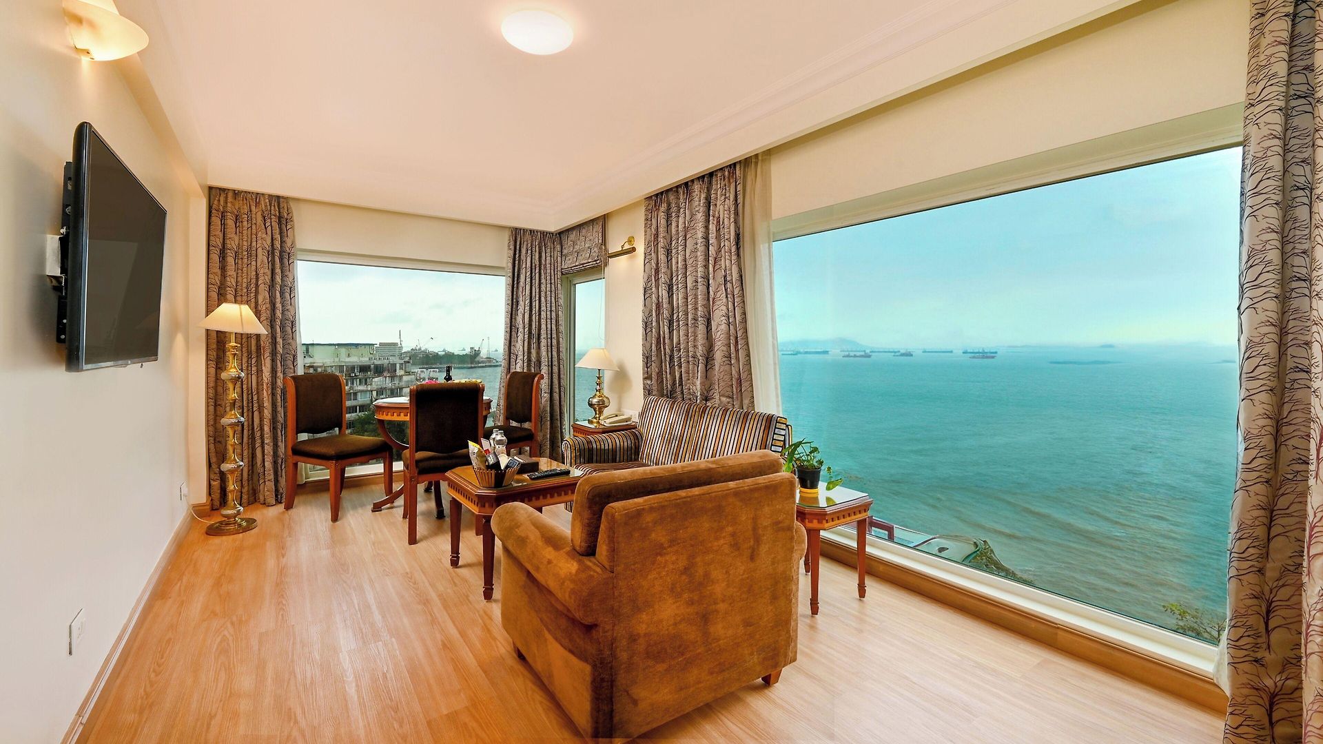 Fariyas , Colaba 4*
