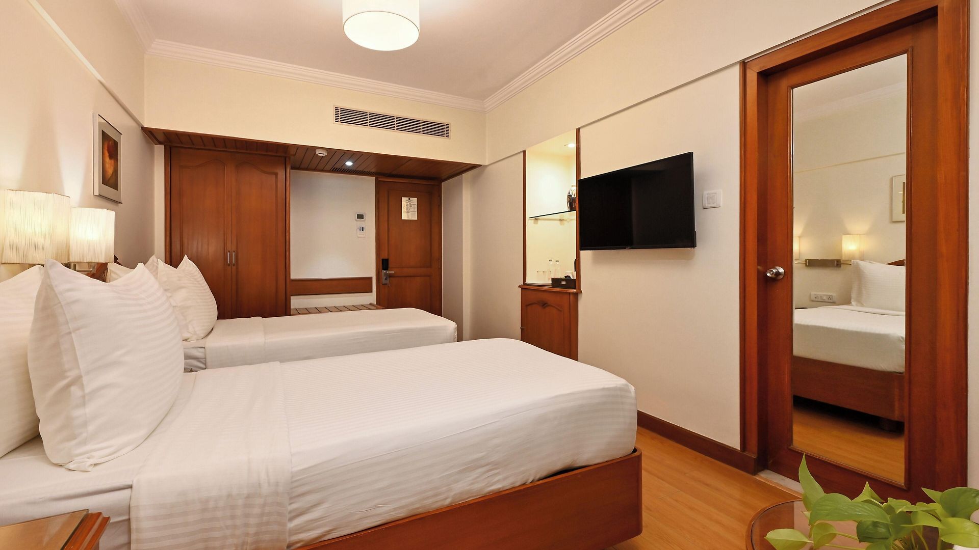 Fariyas , Colaba Hotel