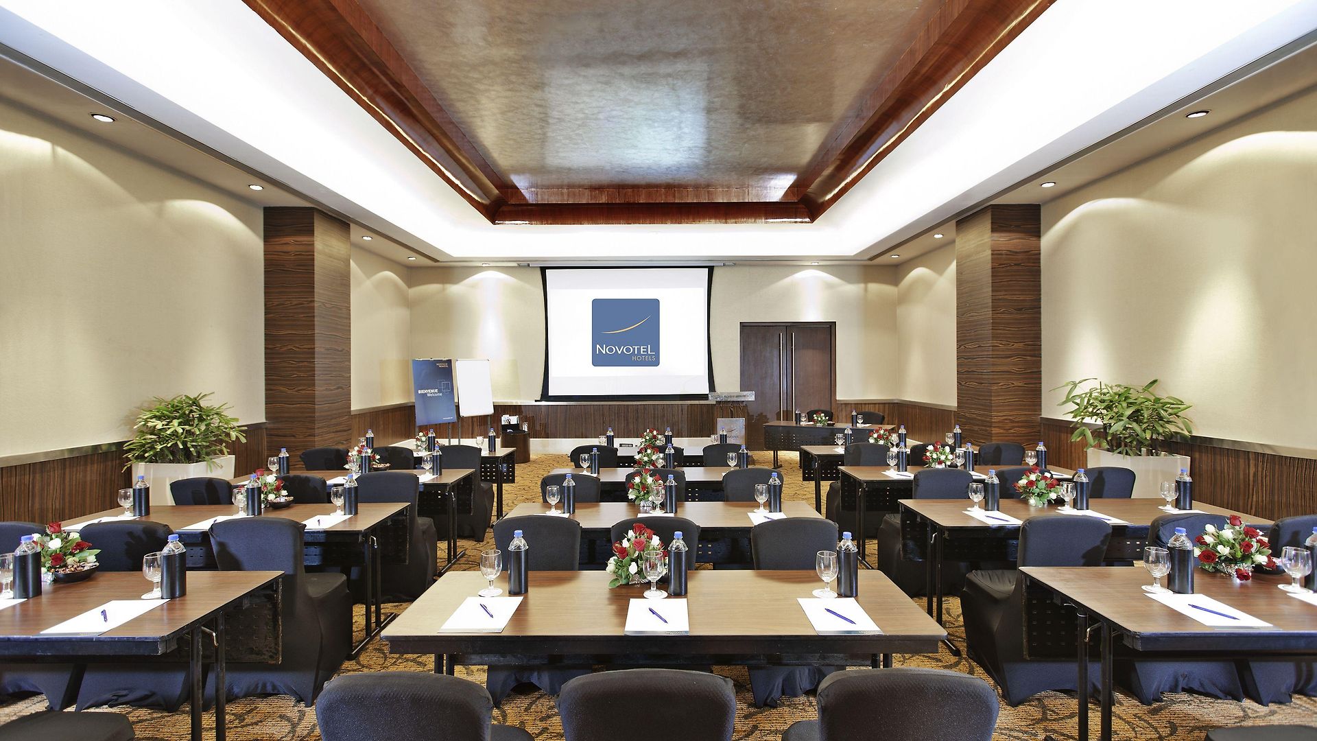 Novotel Juhu Hotel 5*
