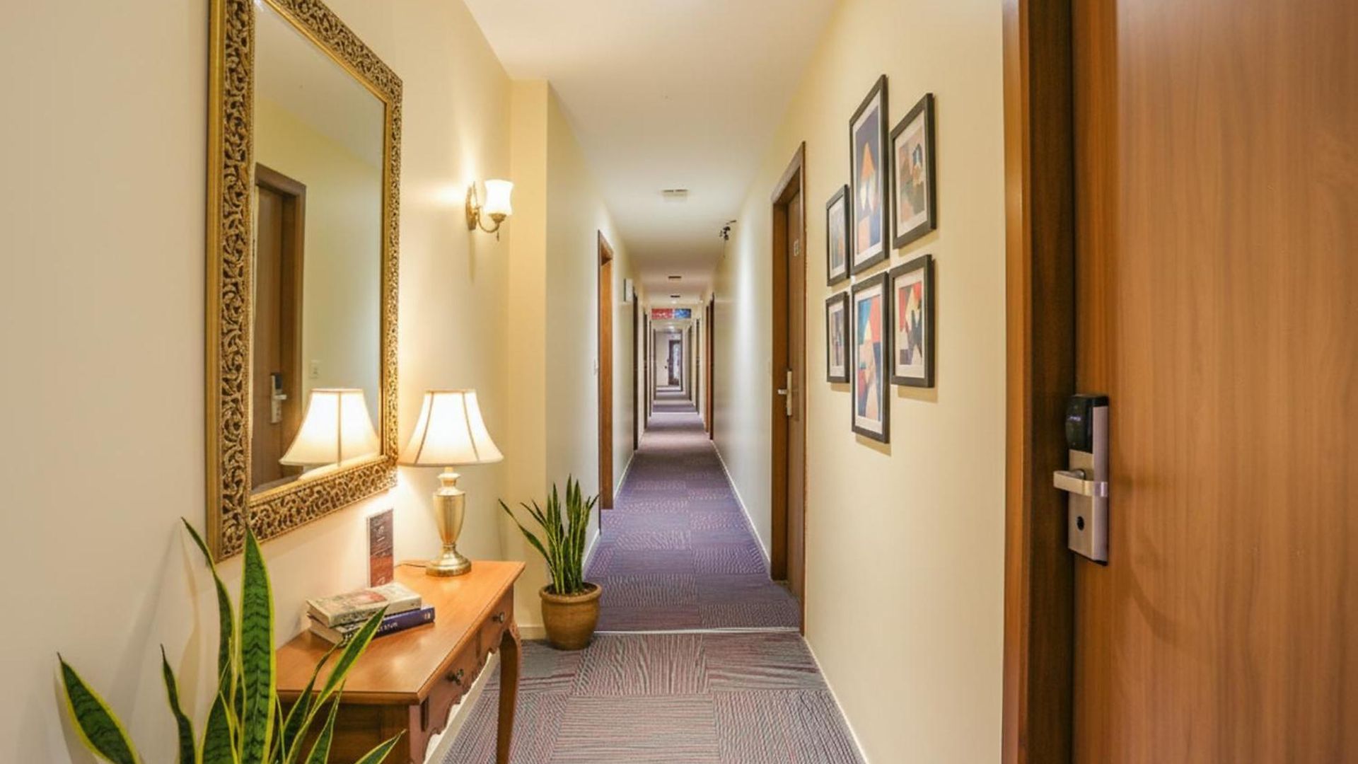Fabhotel Royal International - Nr International Airport Mumbai