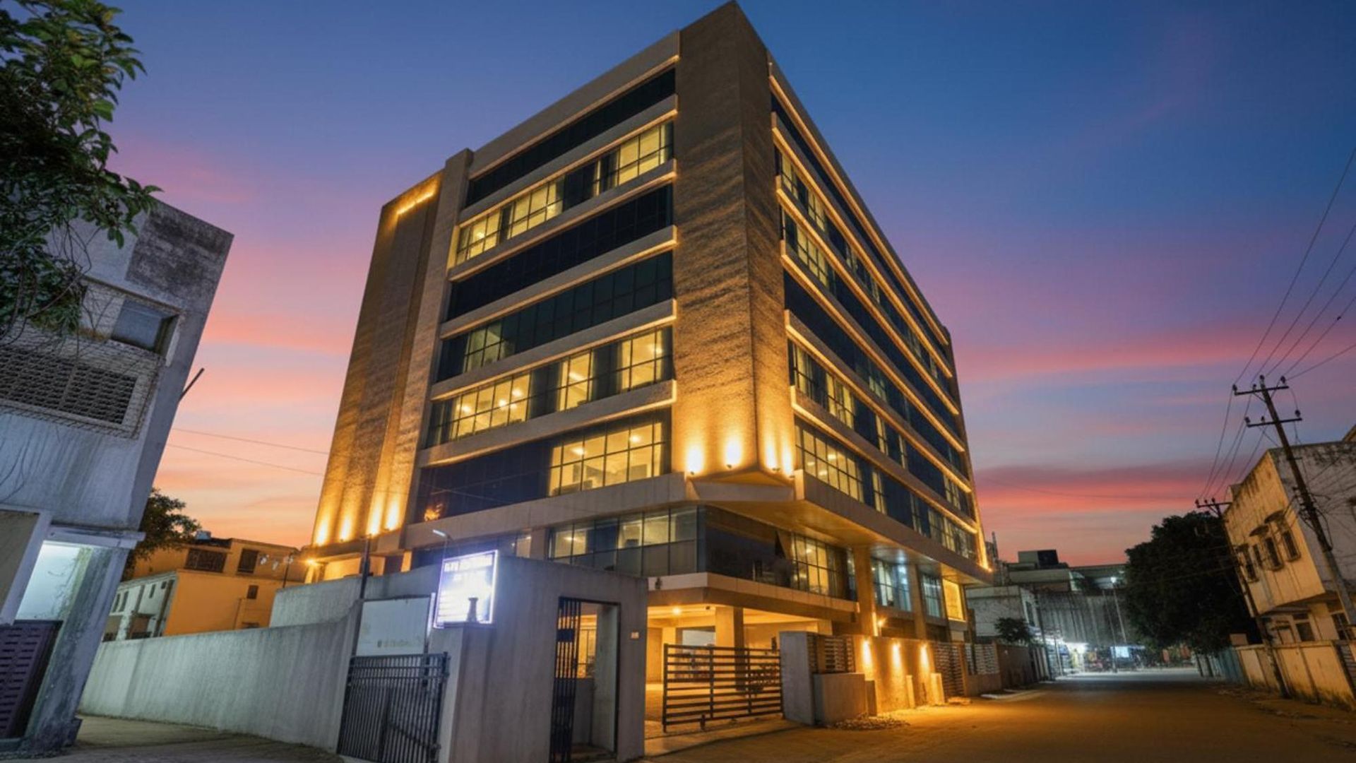Hotel Fabhotel Royal International - Nr International Airport