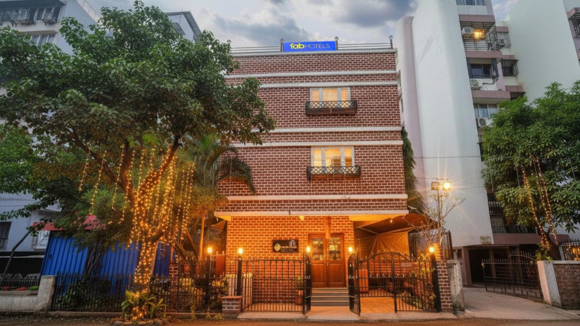Fabhotel Supra Homes