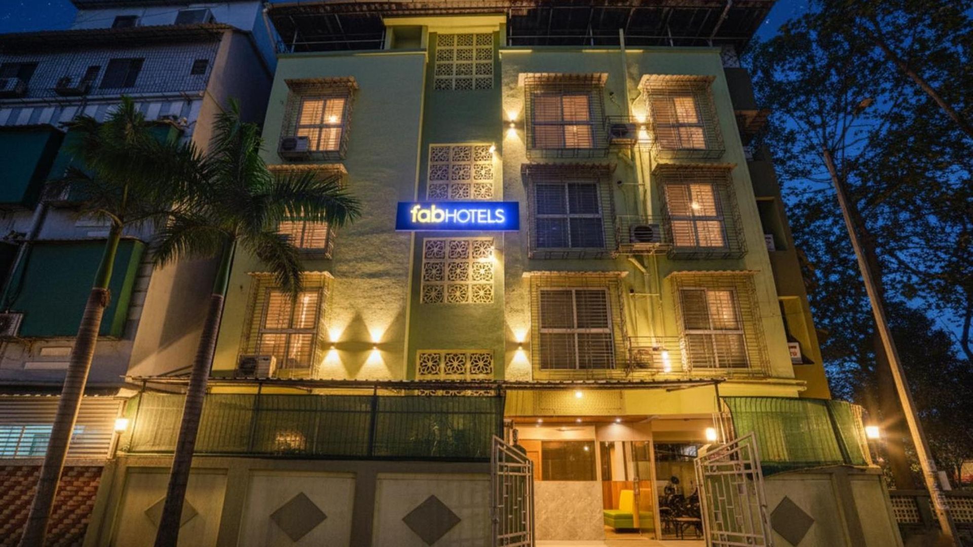 Hotel Fabhotel Utsav Residency