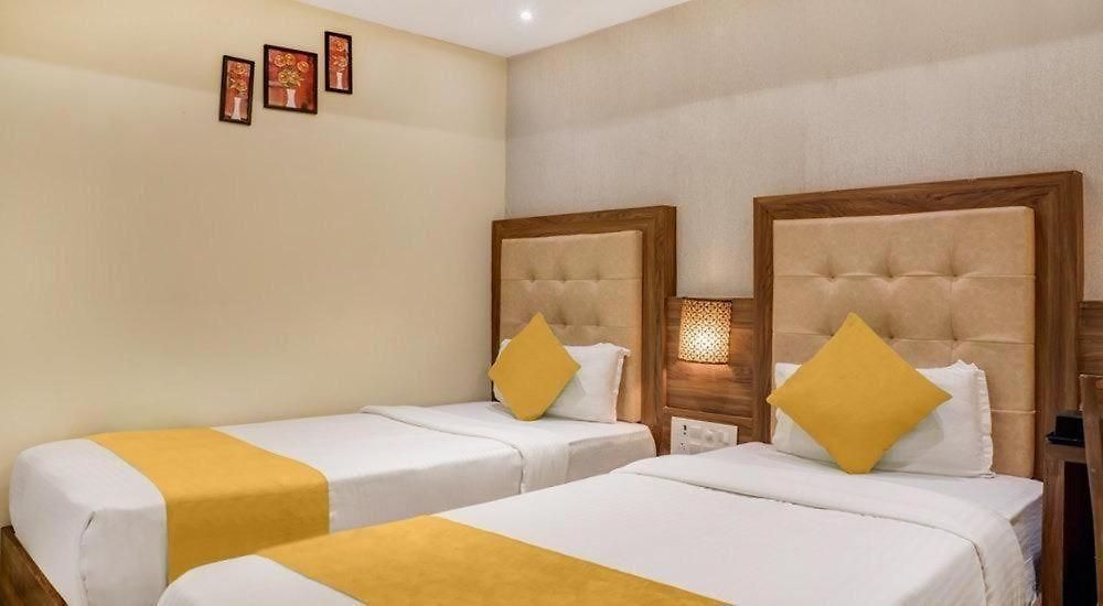Double Crown Airport T2 Hotel