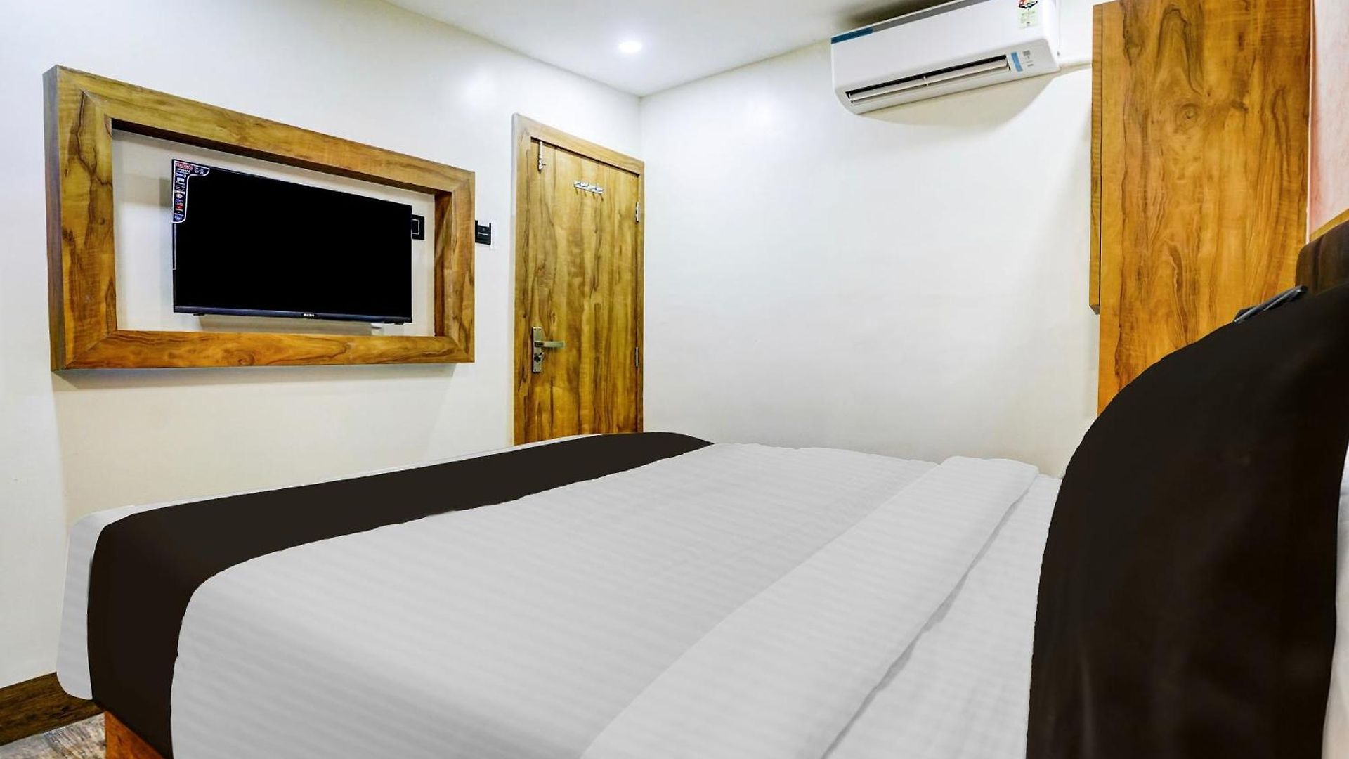 Hotel Super O Santacruz Railway Junction Formerly Kharsubway