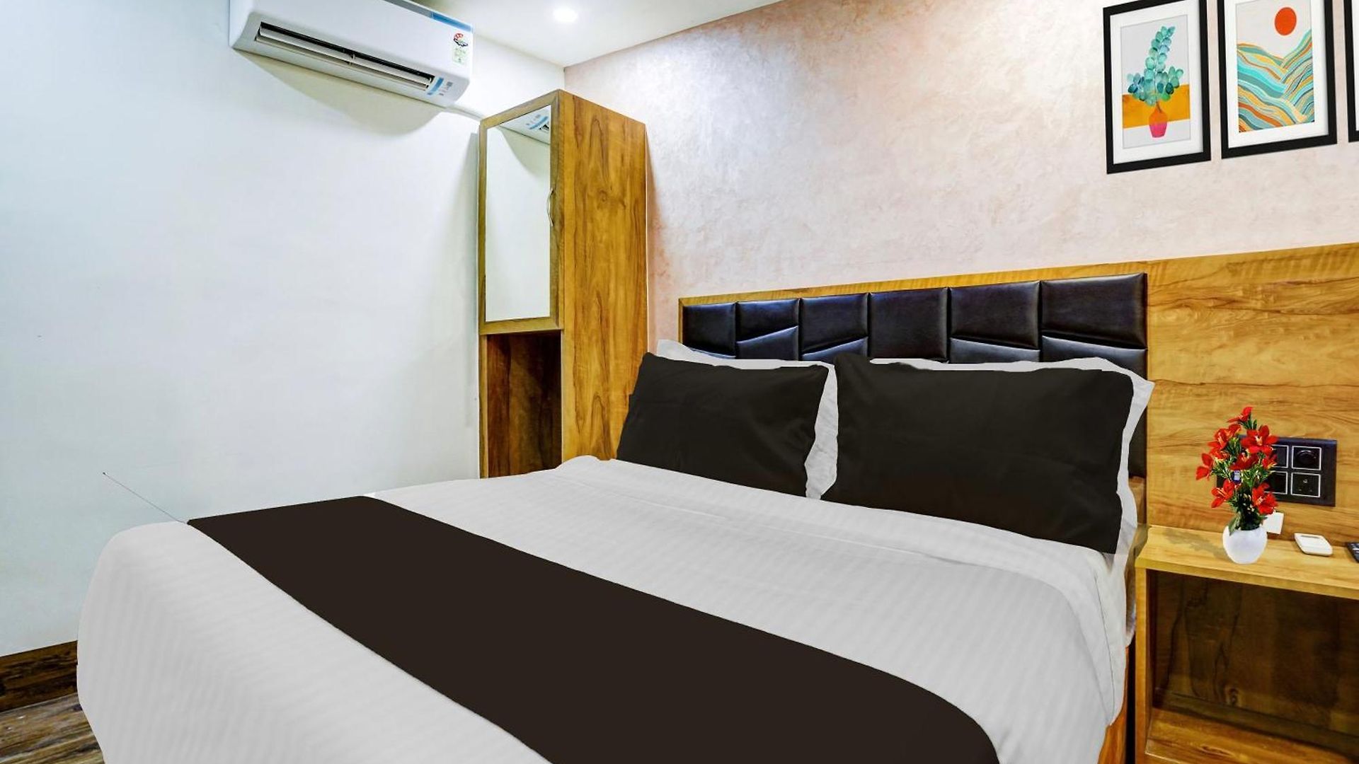 Hotel Super O Santacruz Railway Junction Formerly Kharsubway 3*