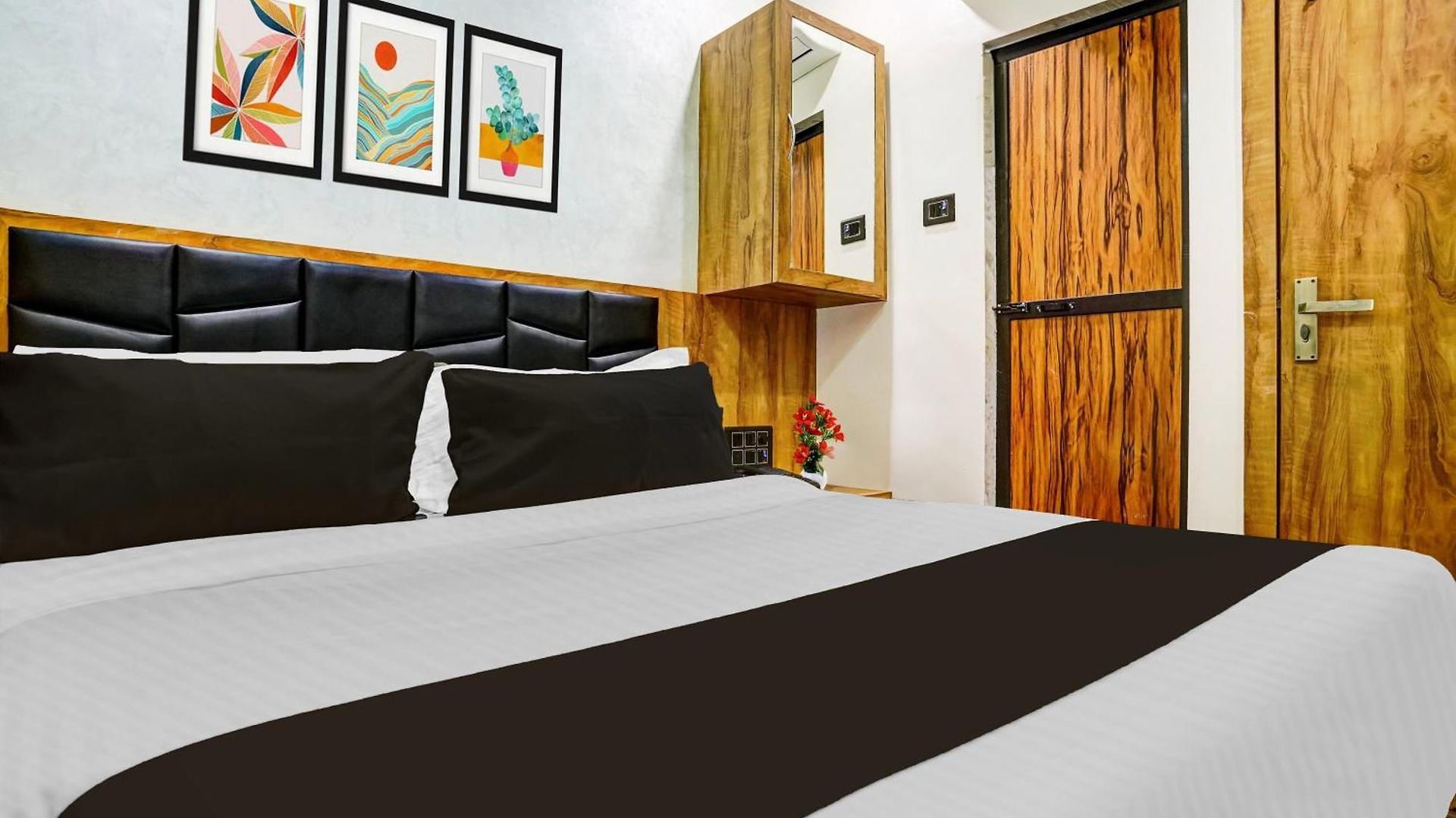 Hotel Super O Santacruz Railway Junction Formerly Kharsubway