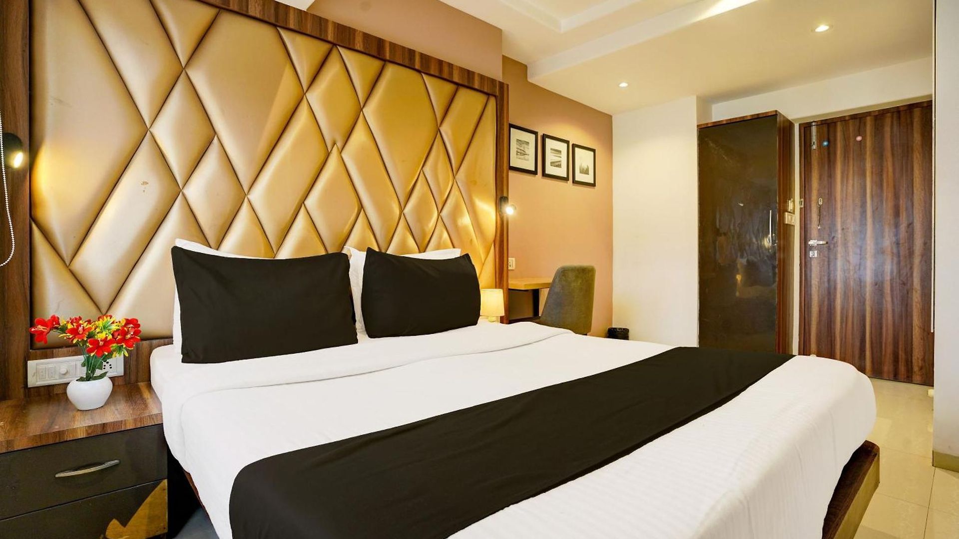 Hotel Collection O Chhatrapati Shivaji Maharaj Metro Station
