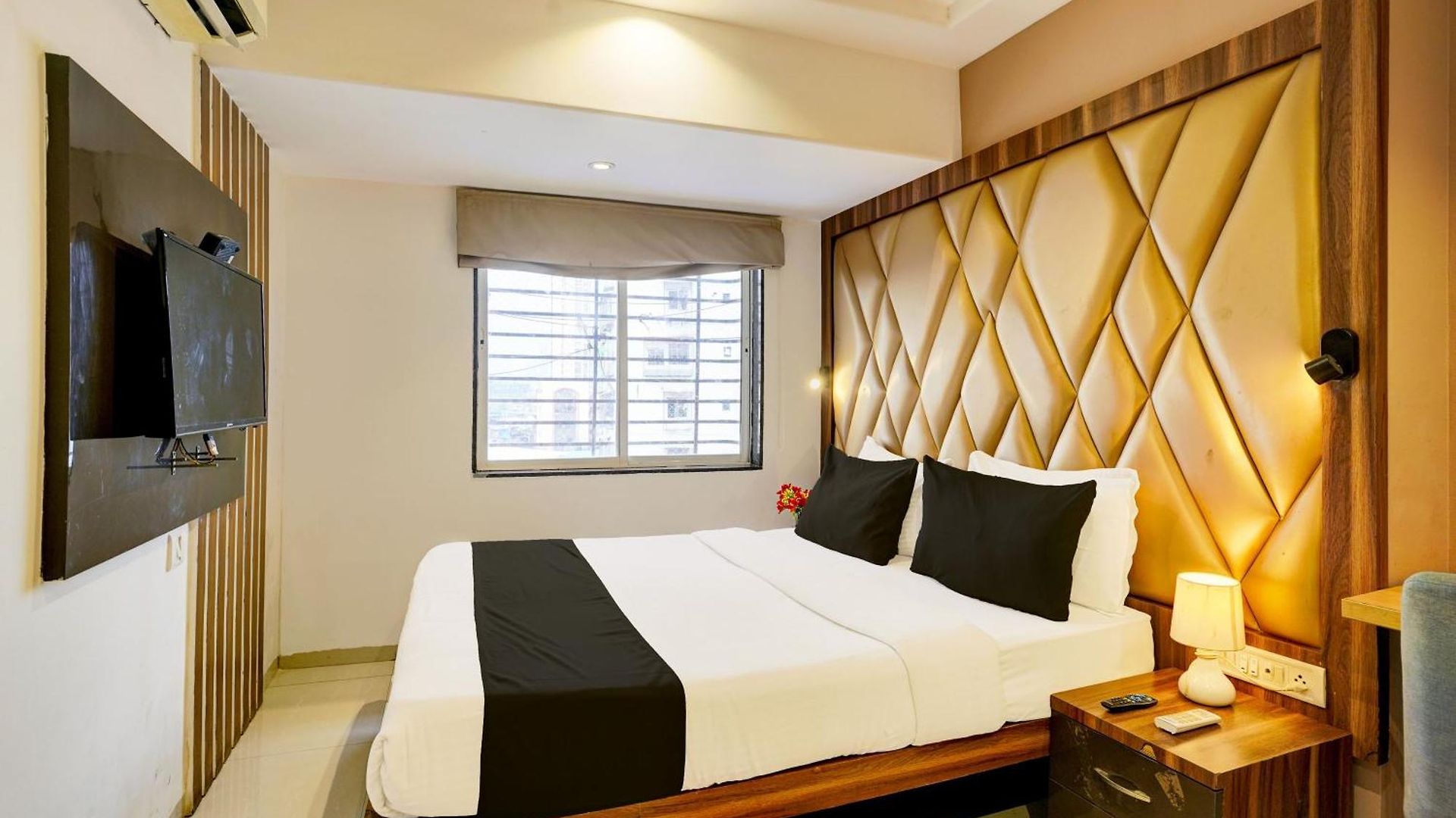 Collection O Chhatrapati Shivaji Maharaj Metro Station Hotel