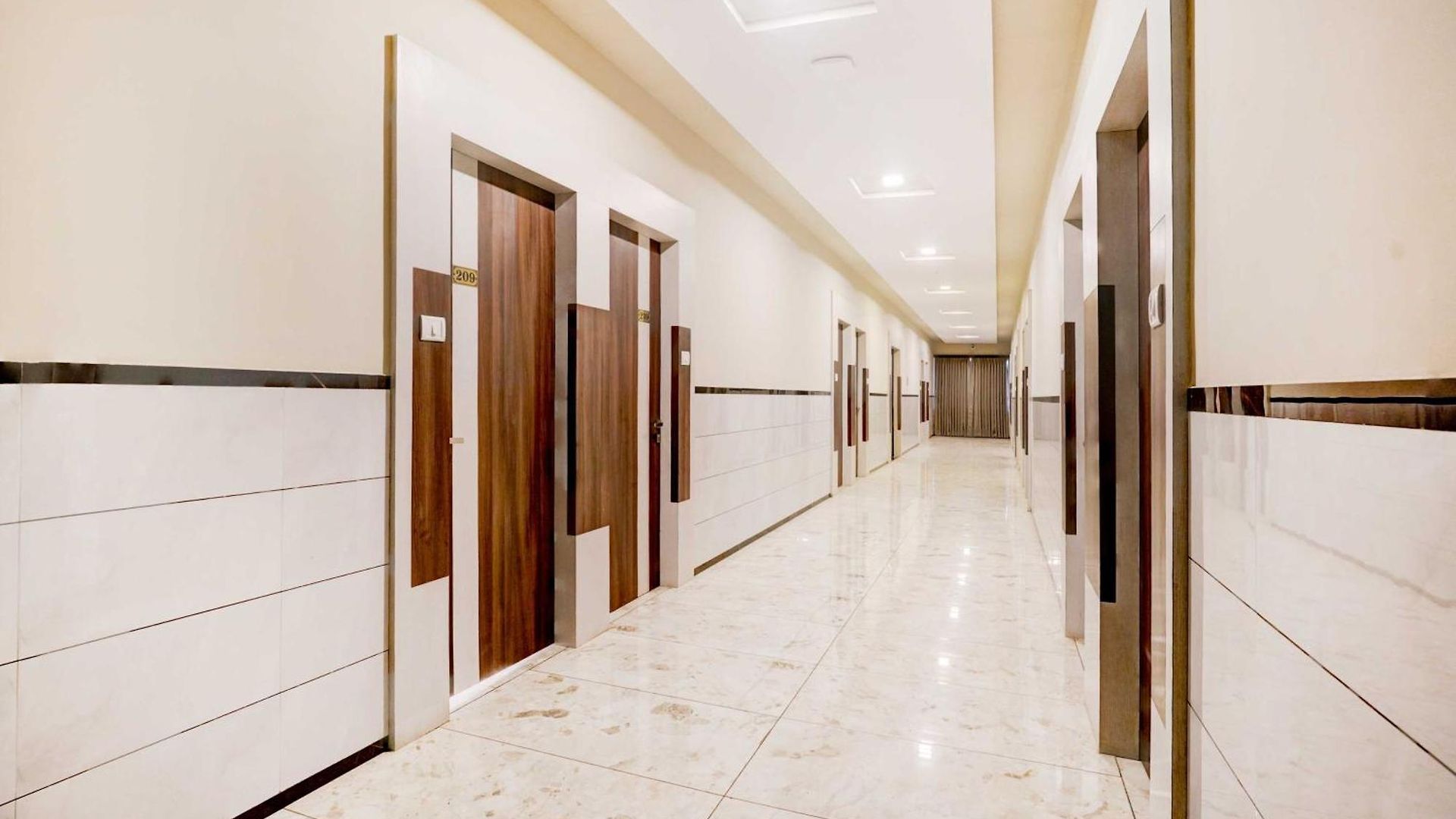 Collection O Mumbai-ahmedabad Highway Hotel
