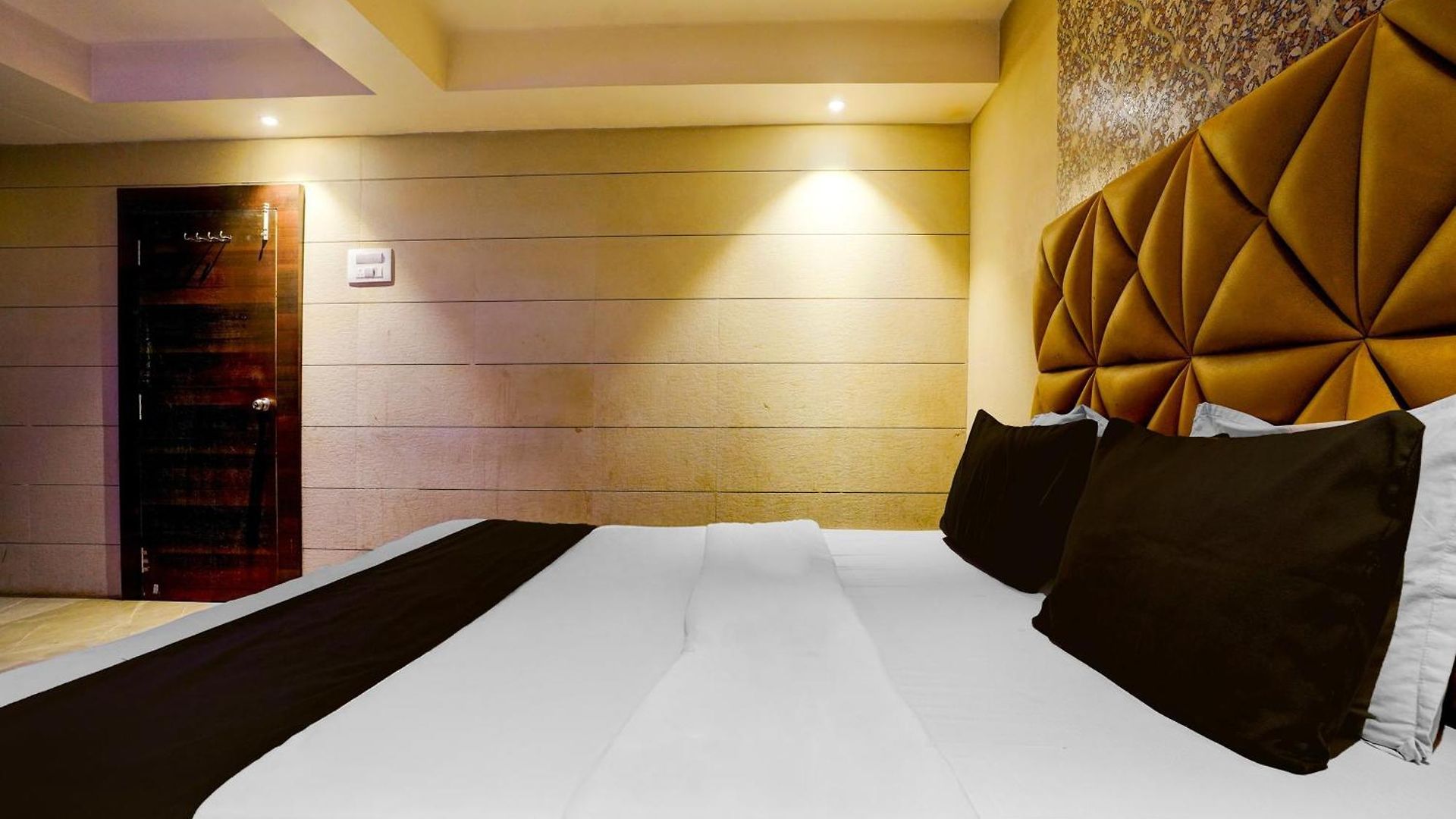 O Diana Palace & Boarding Hotel Mumbai