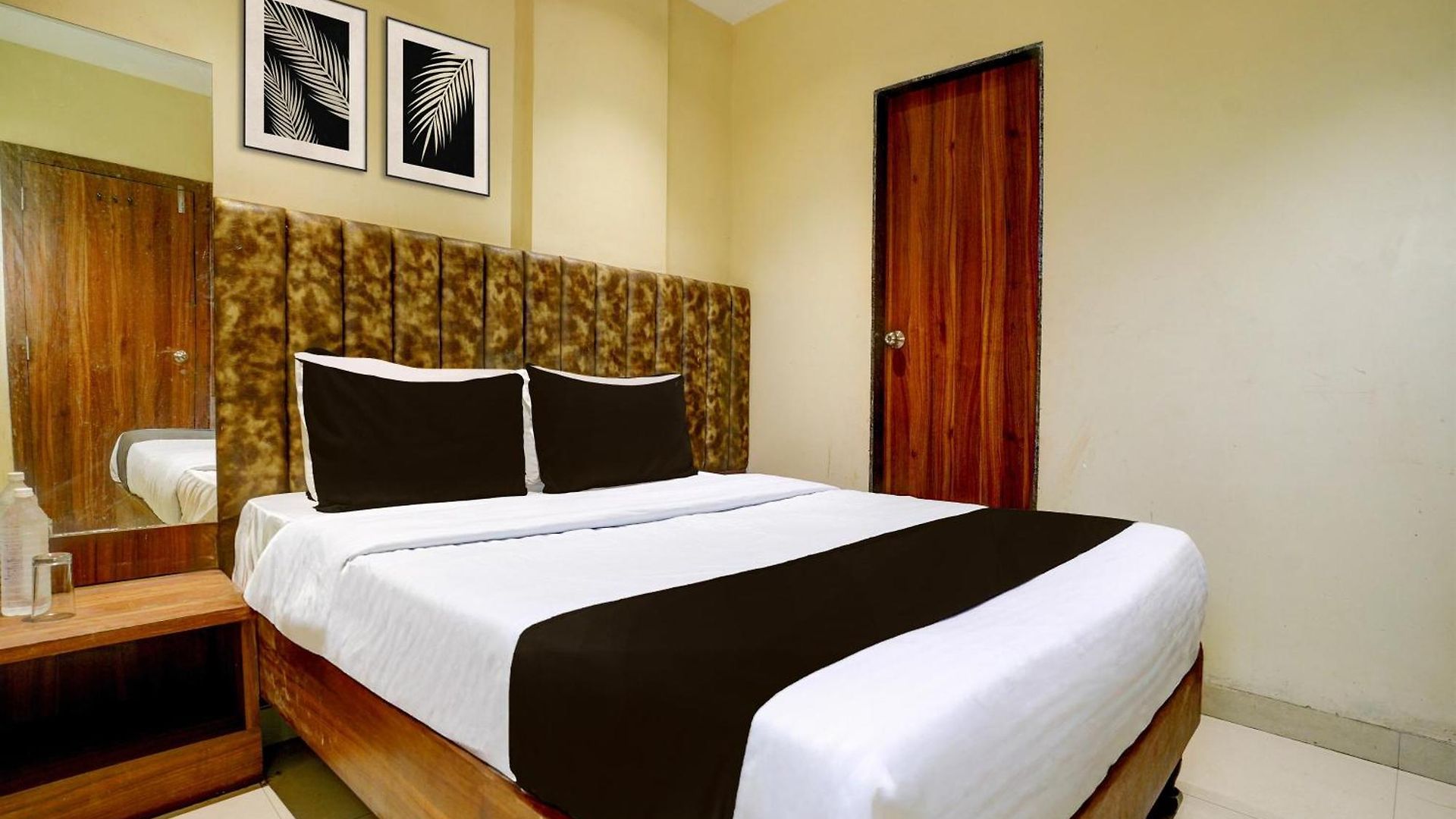 O Shubham & Boarding Shahad Railway Station Hotel