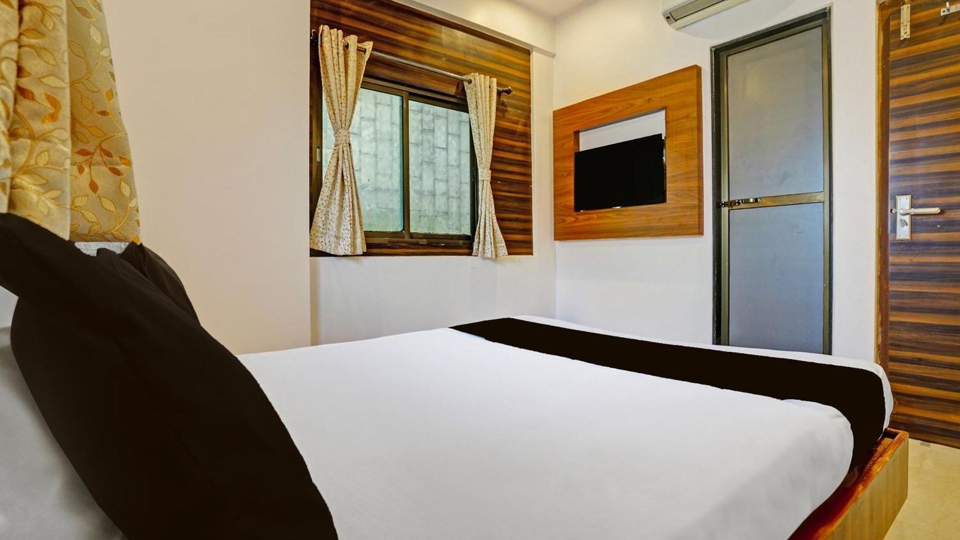 Hotel O Golden 3*