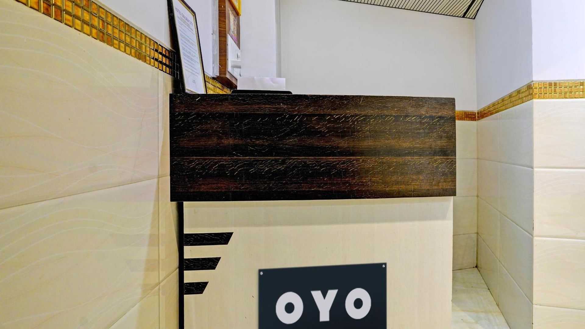 Hotel O Golden Mumbai