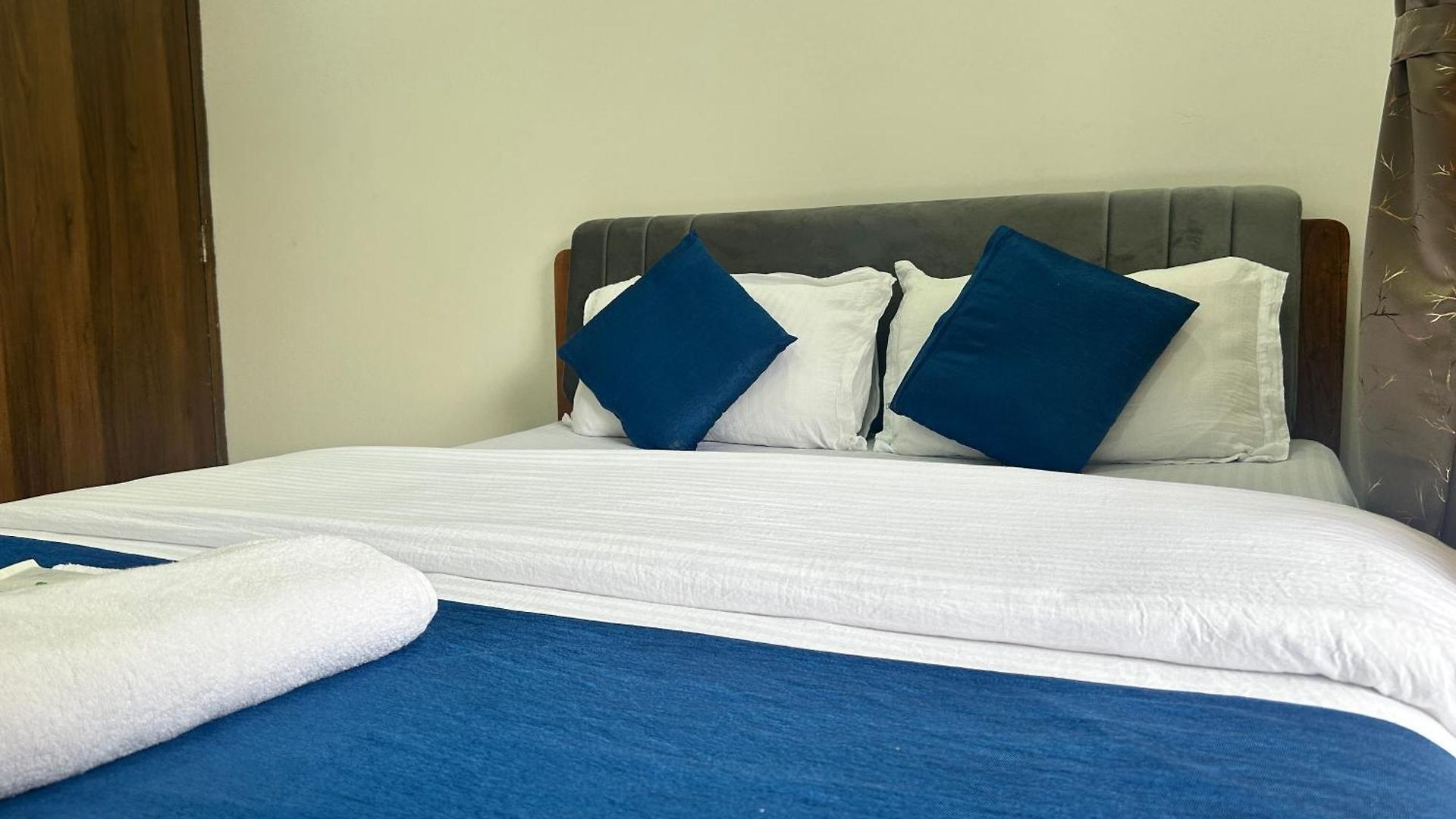 Zenith & Service - Powai Guest house Mumbai