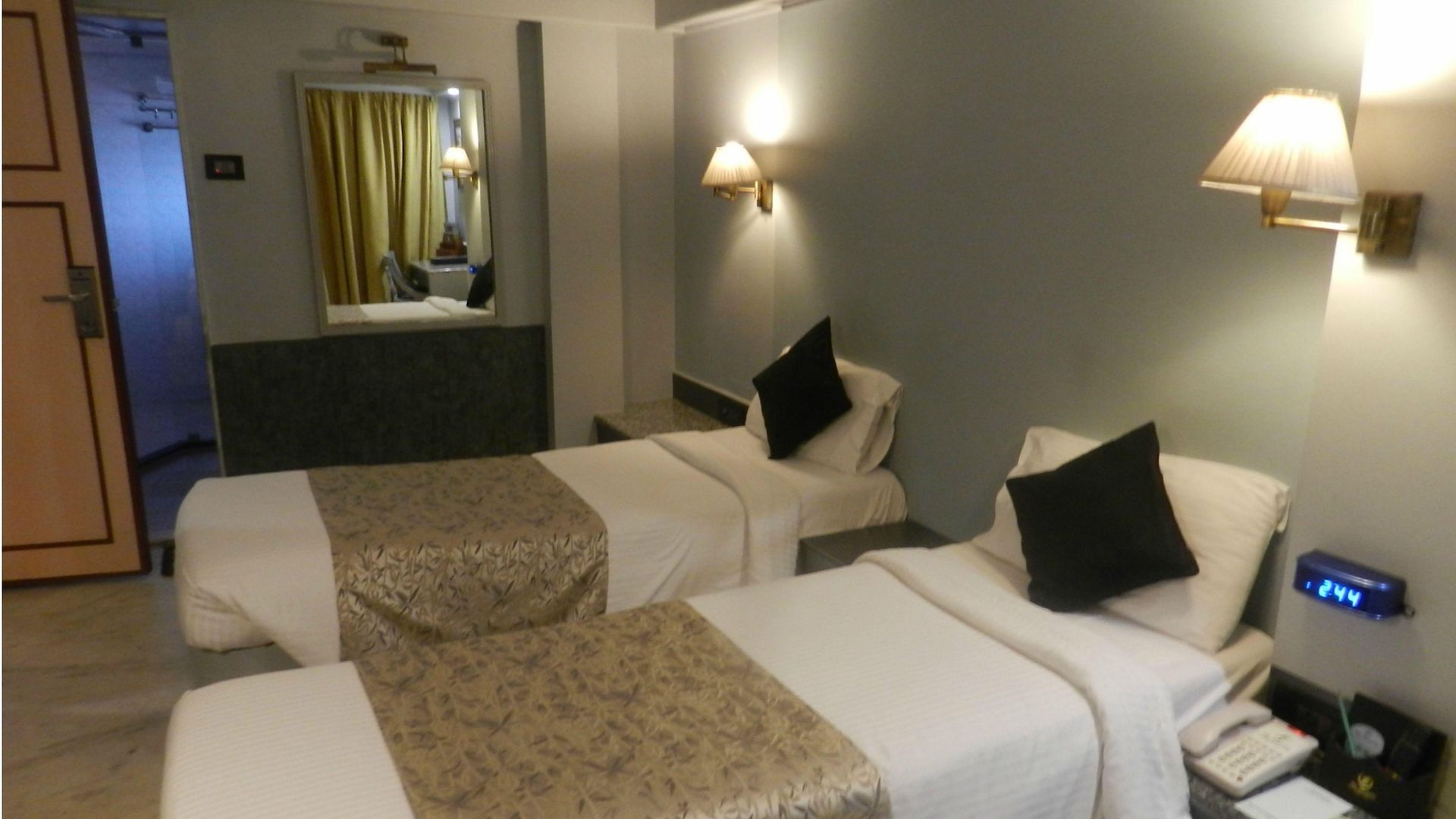 Hotel Regenta Place The Emerald 4*