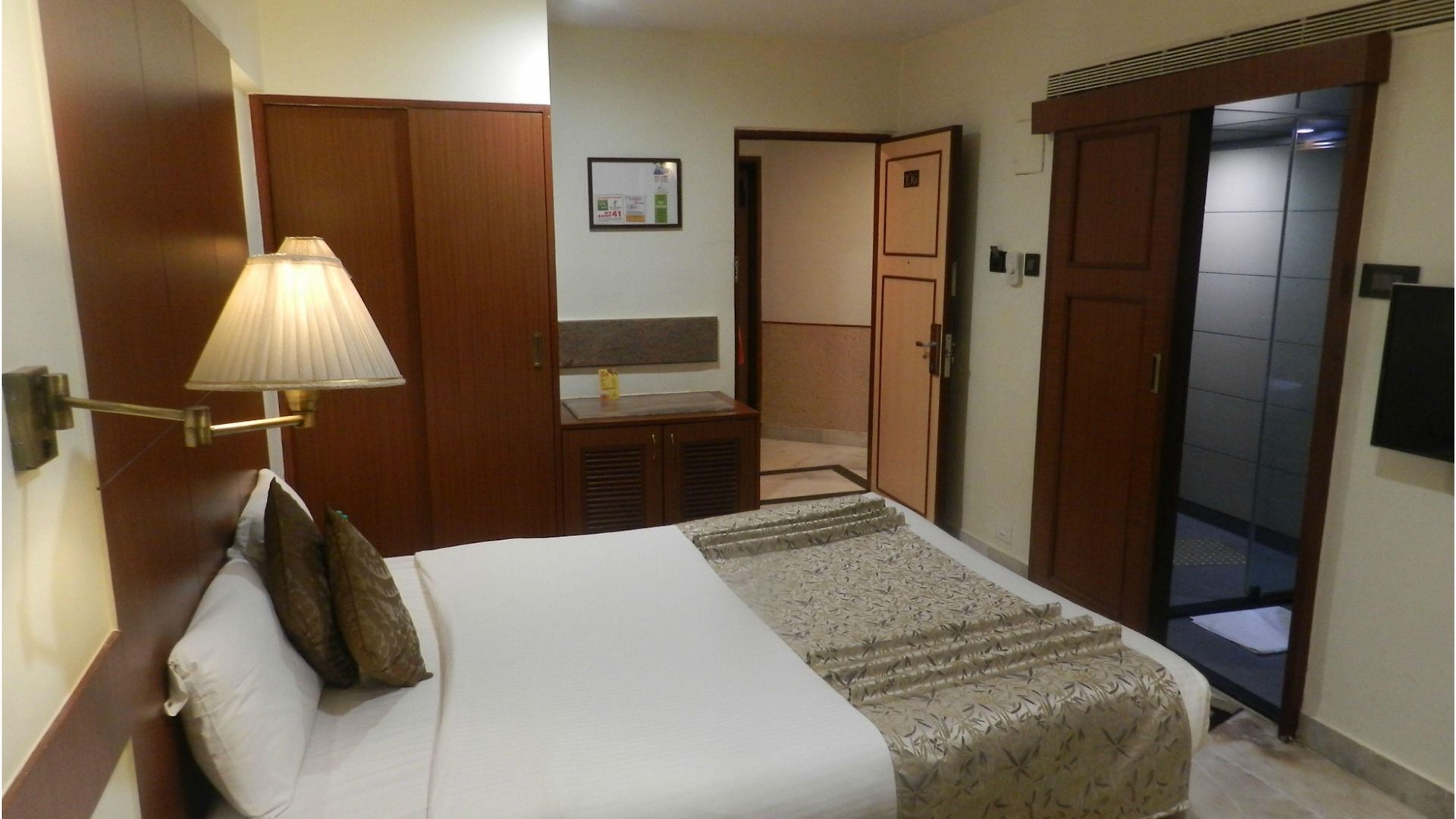 Hotel Regenta Place The Emerald 4*