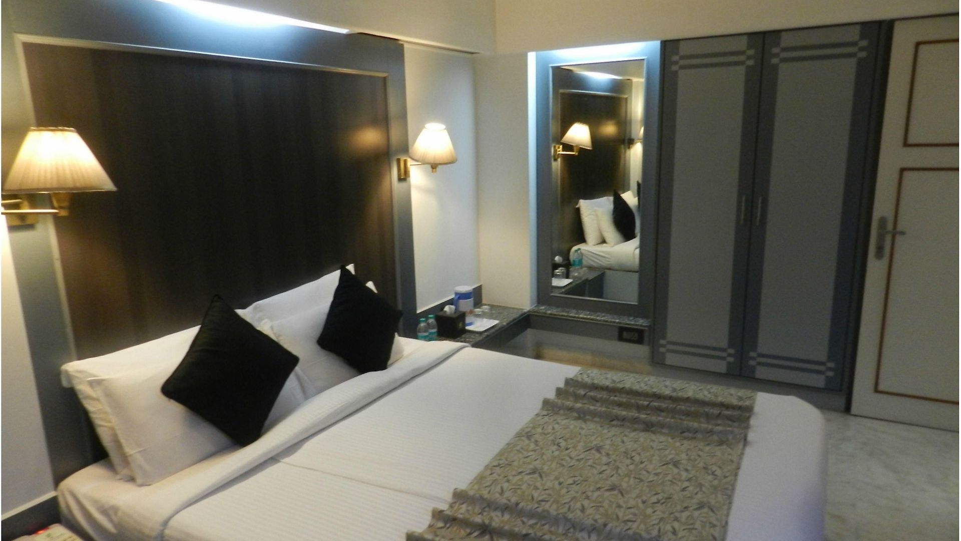 Hotel Regenta Place The Emerald 4*