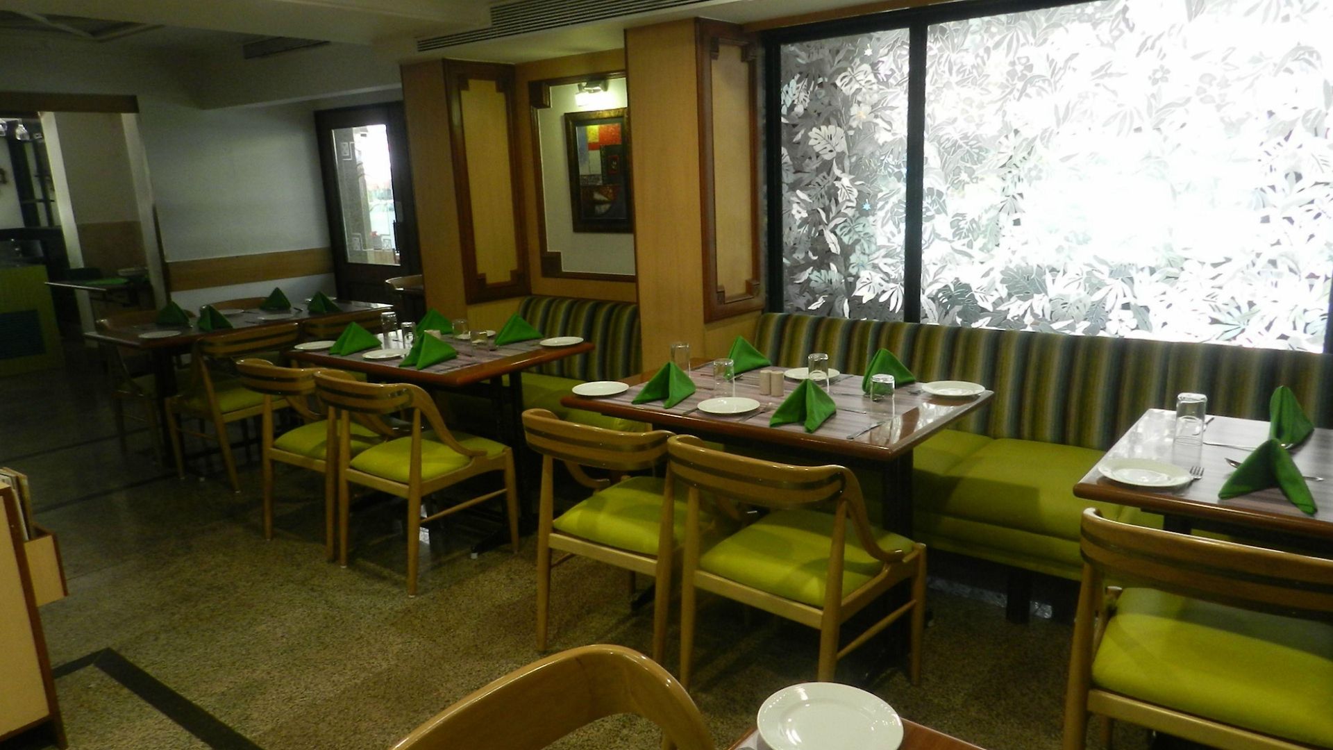 Hotel Regenta Place The Emerald Mumbai