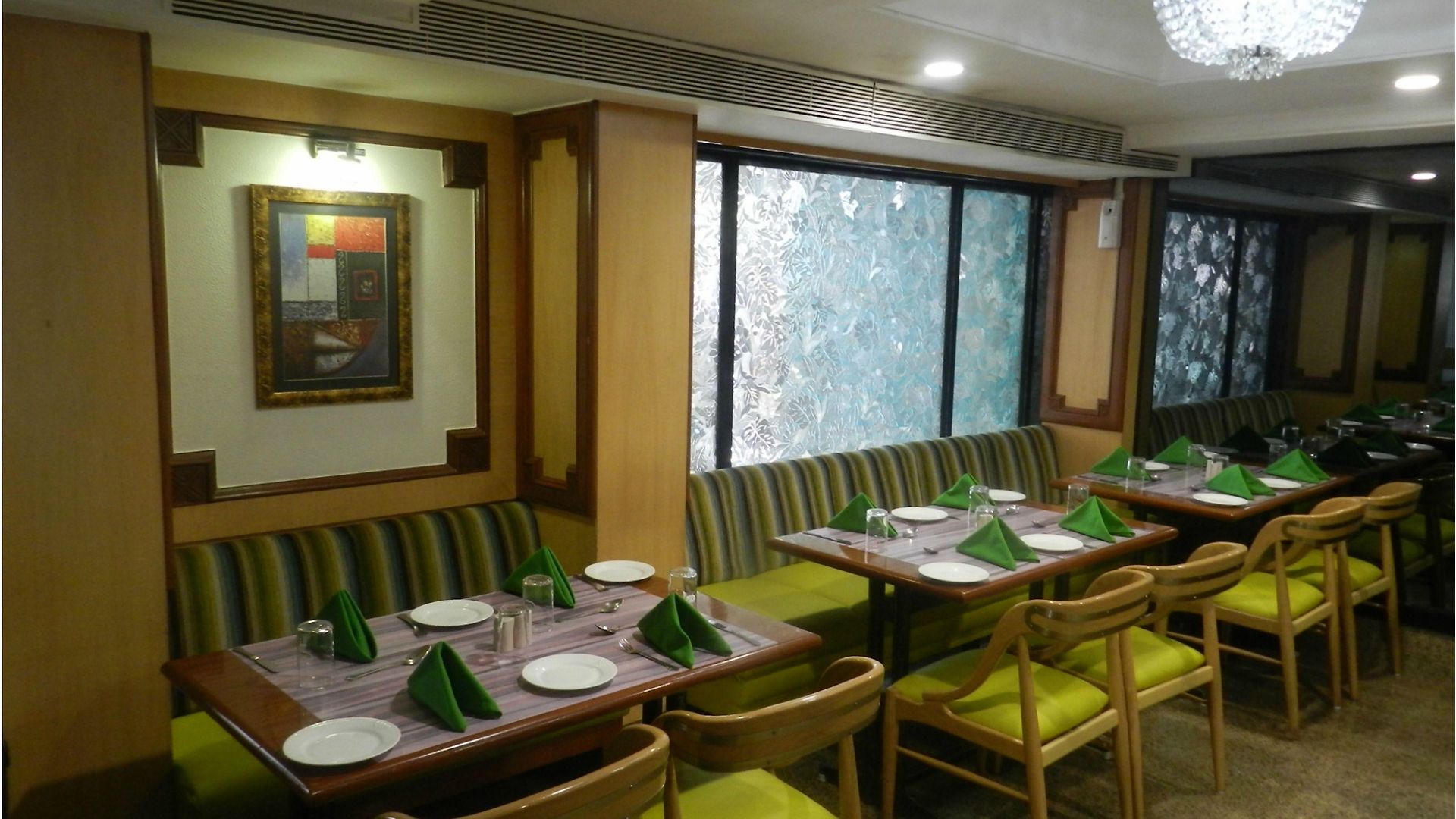 Hotel Regenta Place The Emerald