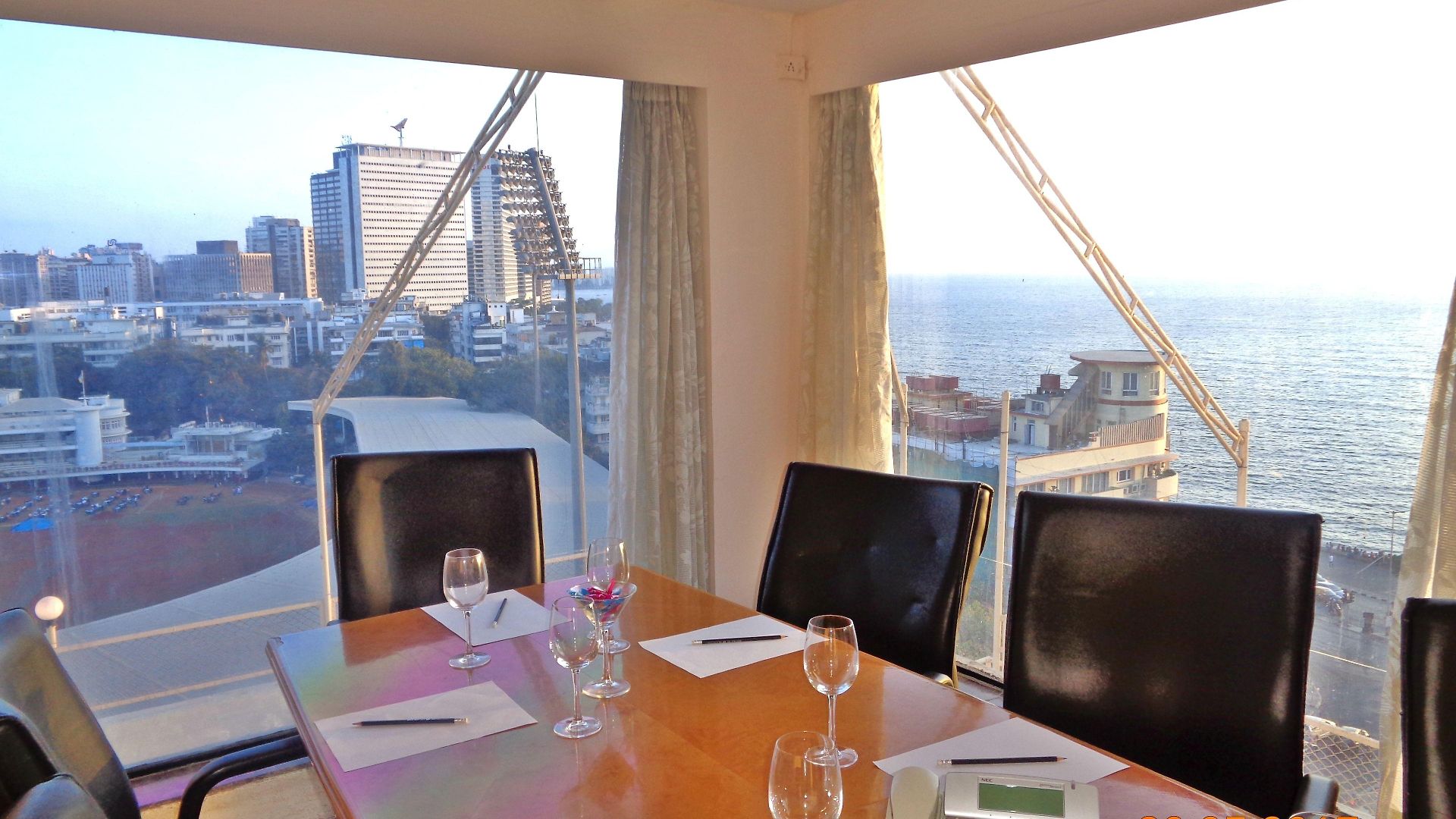 Hotel The Ambassador, Marine Drive, 4*