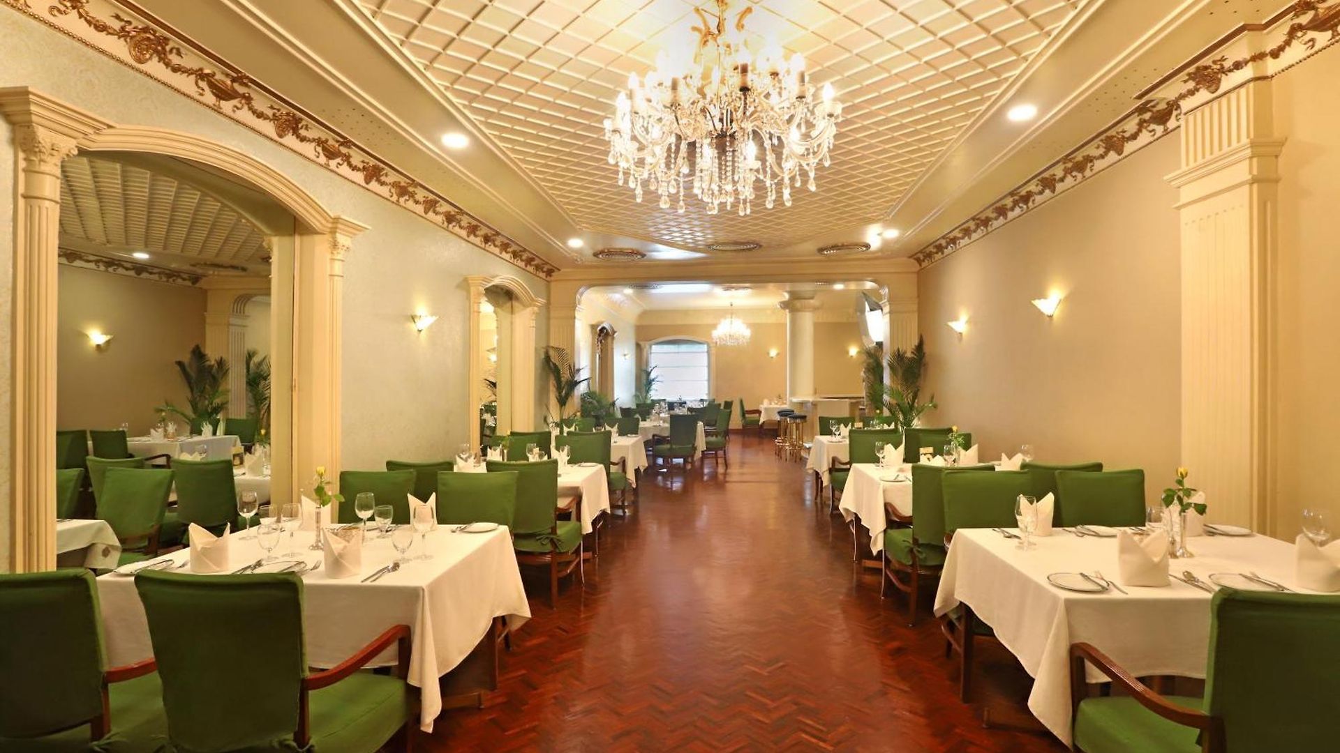 Hotel The Ambassador, Marine Drive, 4*