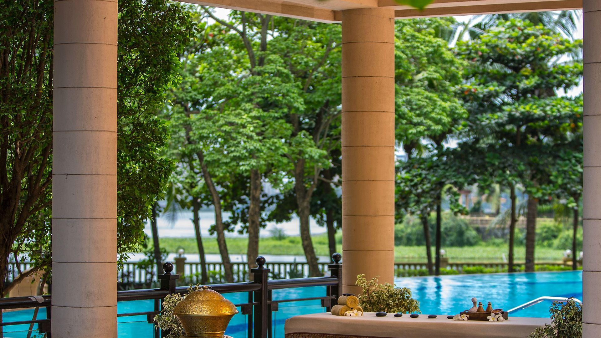 Marriott Executive - Lakeside Chalet, Hotel
