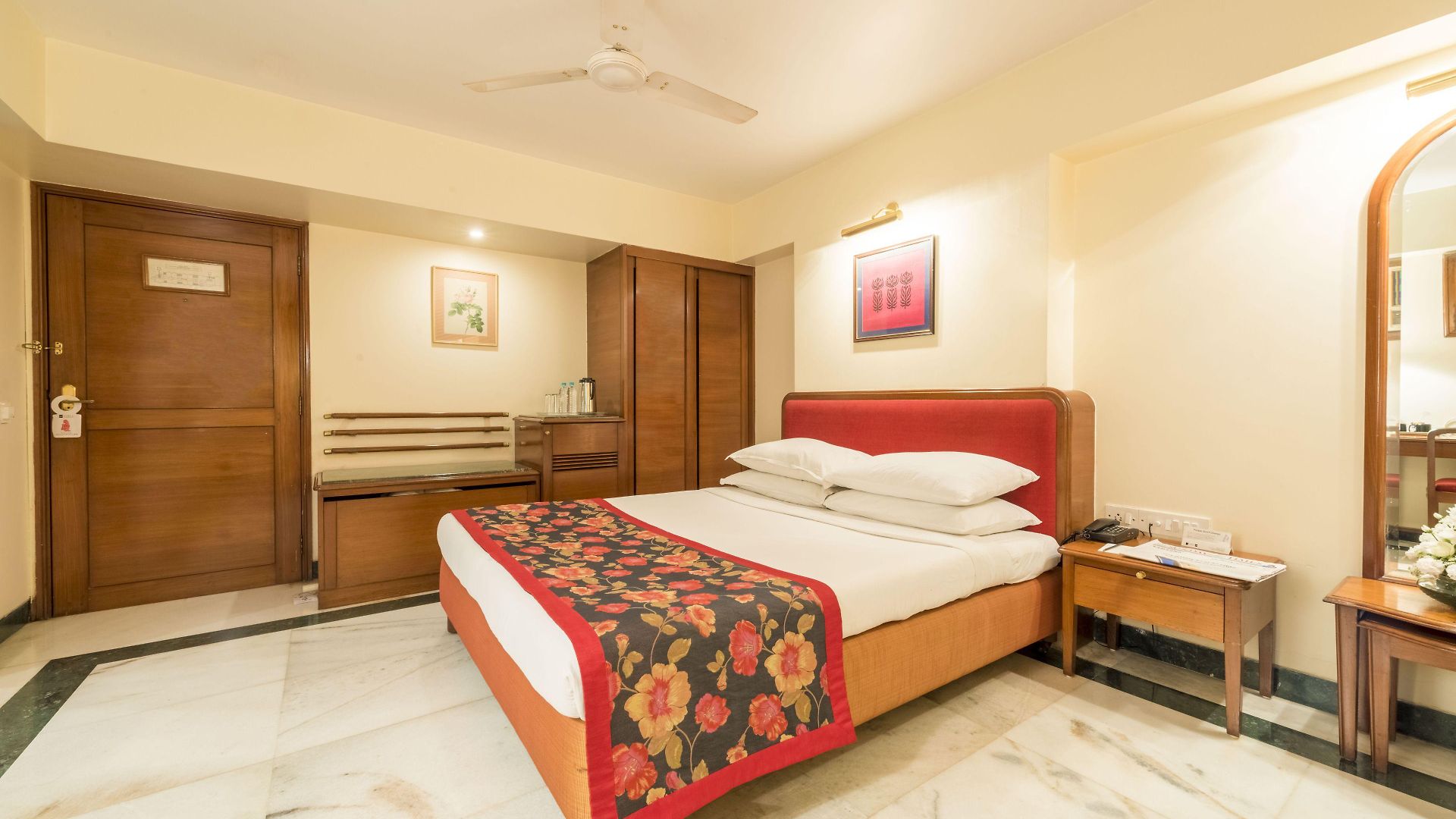 Parle International Hotel 3*