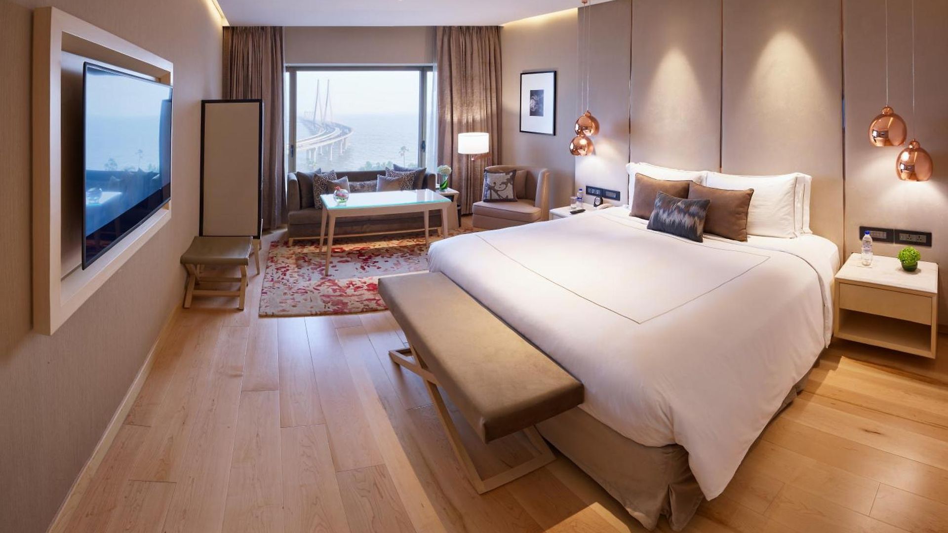 Taj Lands End 5*
