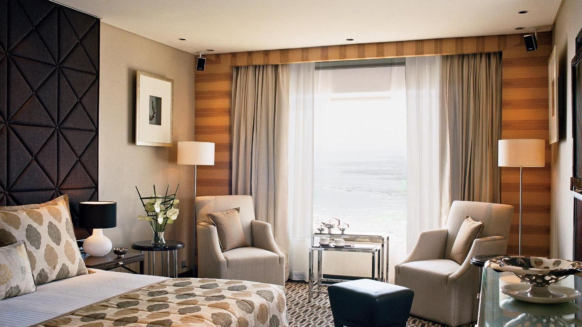 Taj Lands End 5*