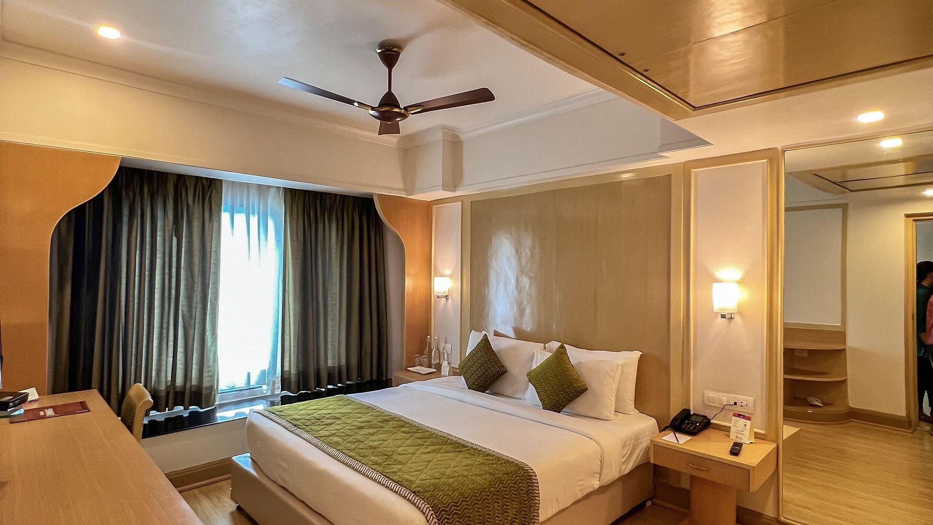 Ira By Orchid T-2 International Airport Hotel Mumbai